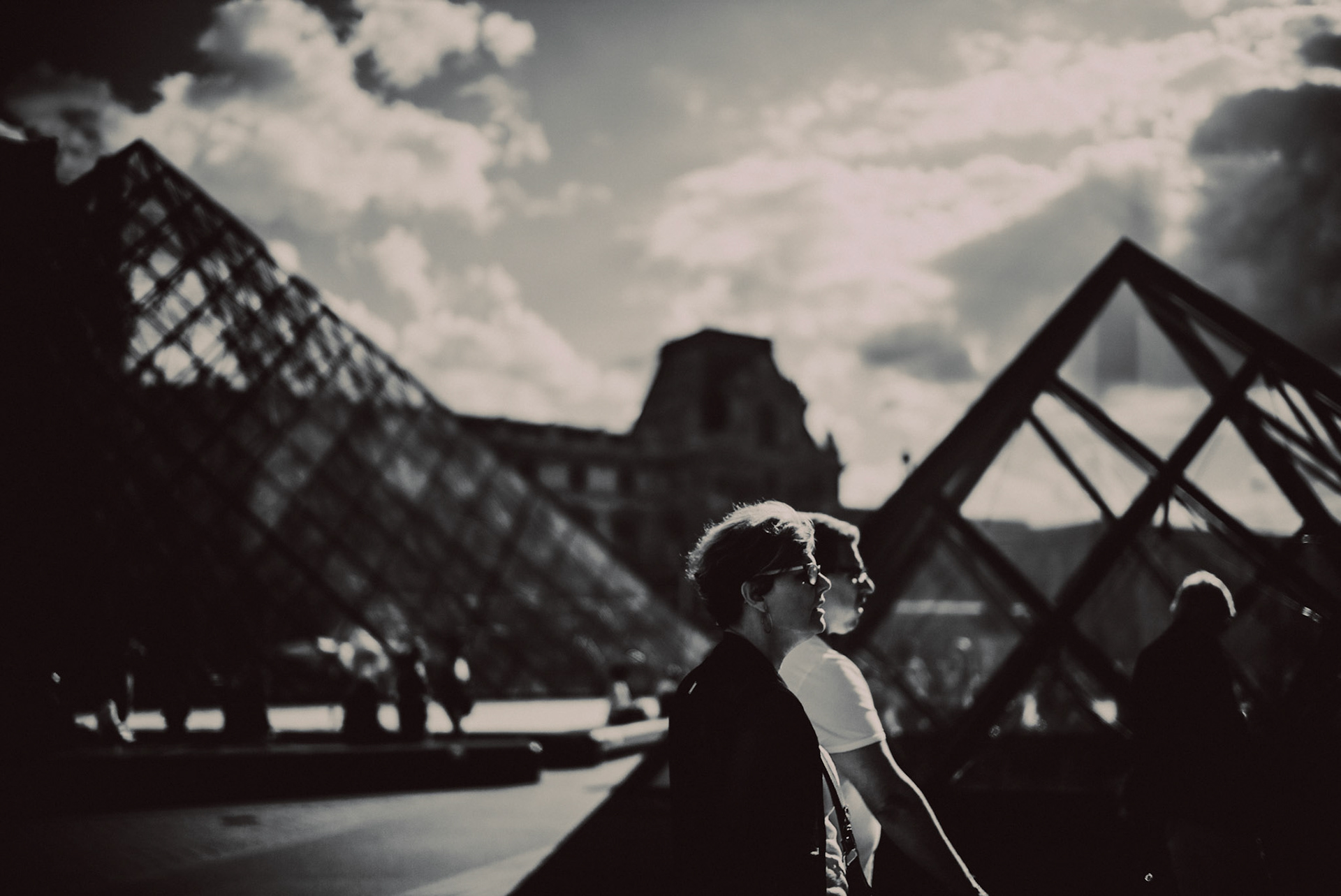 Stride by, in black and white, Pyramide du Louvre, Paris, France, July 2015, Leica M.