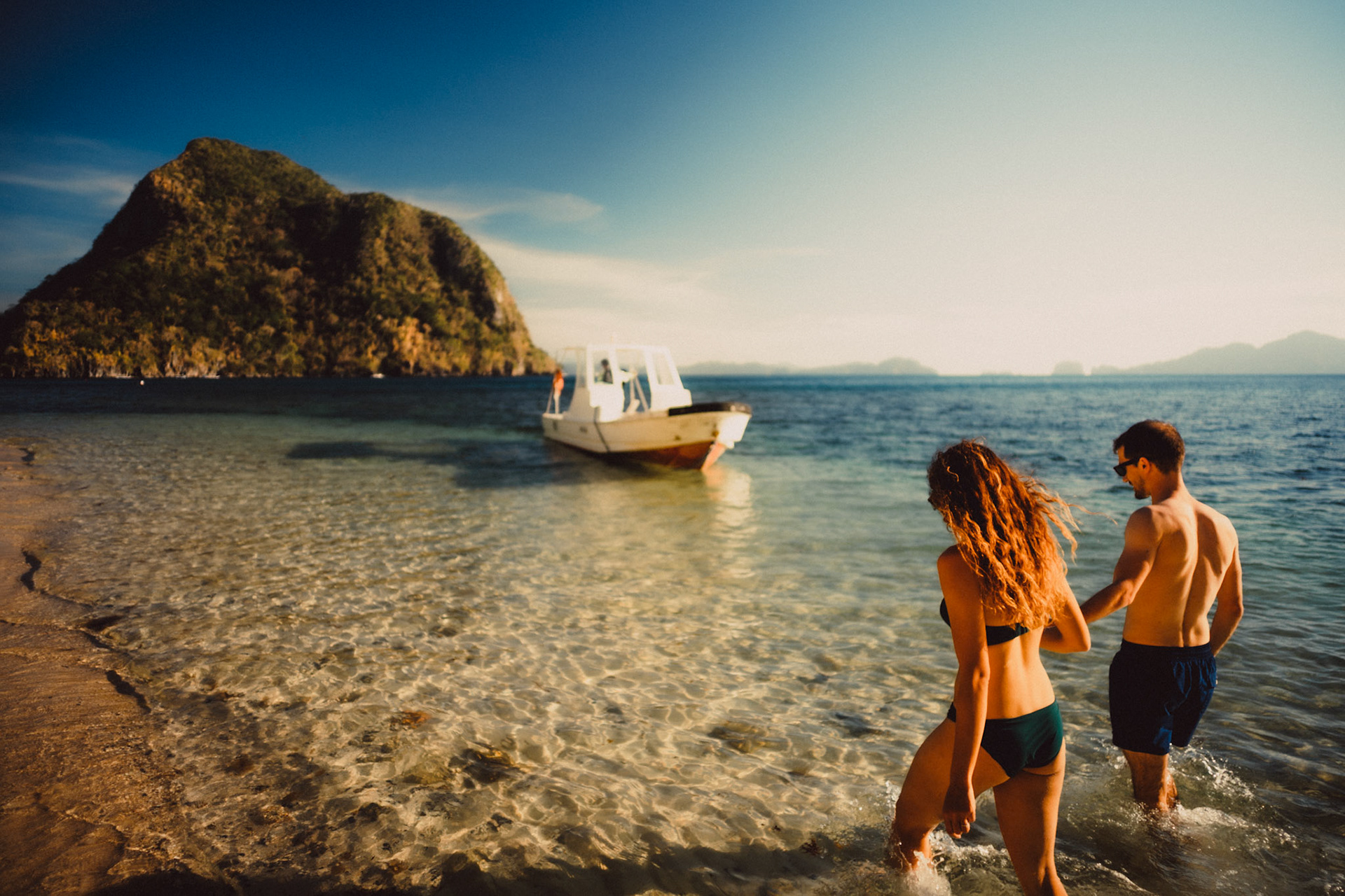 Travel and adventure couple portraits in Paradise Beach, Cadlao Island, El Nido, Palawan, Philippines, Southeast Asia, April 2019, Sony A7III.