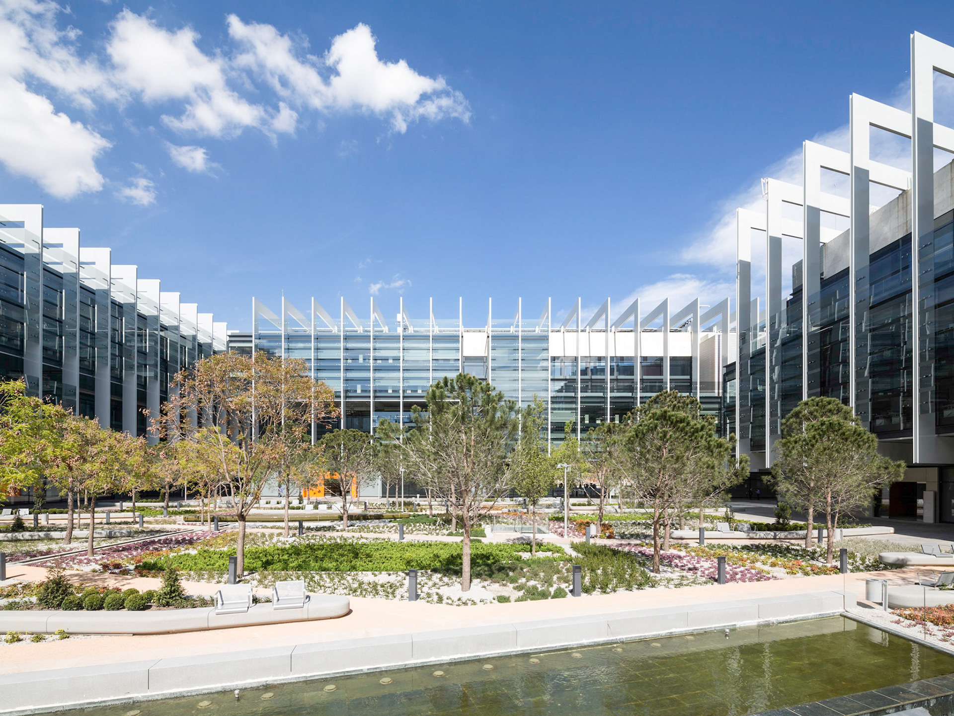 Campus Repsol Headquarters / Madrid, Spain / Rafael De La-Hoz