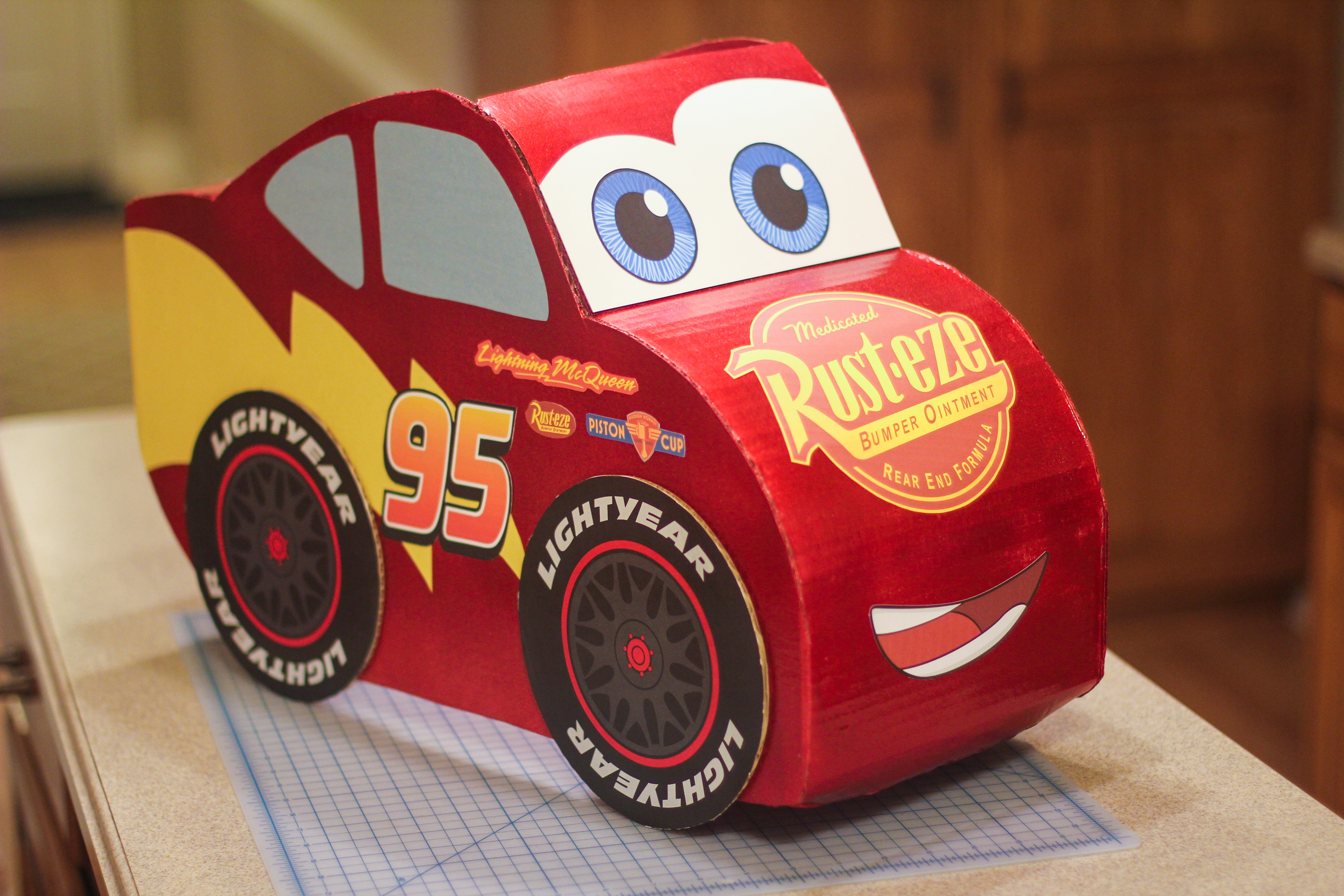 Lightning McQueen Costumes, Toys & Cars