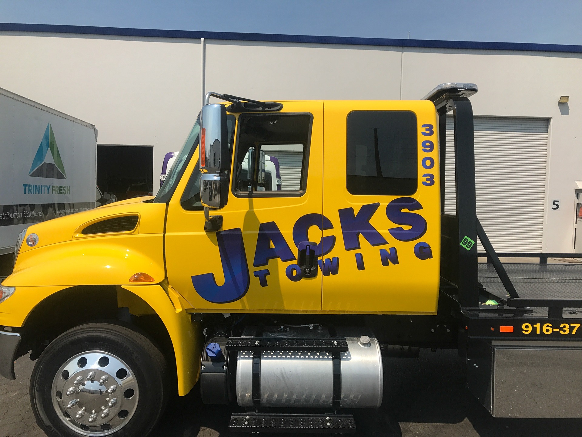 Jack's Towing - Flat Bed Tower