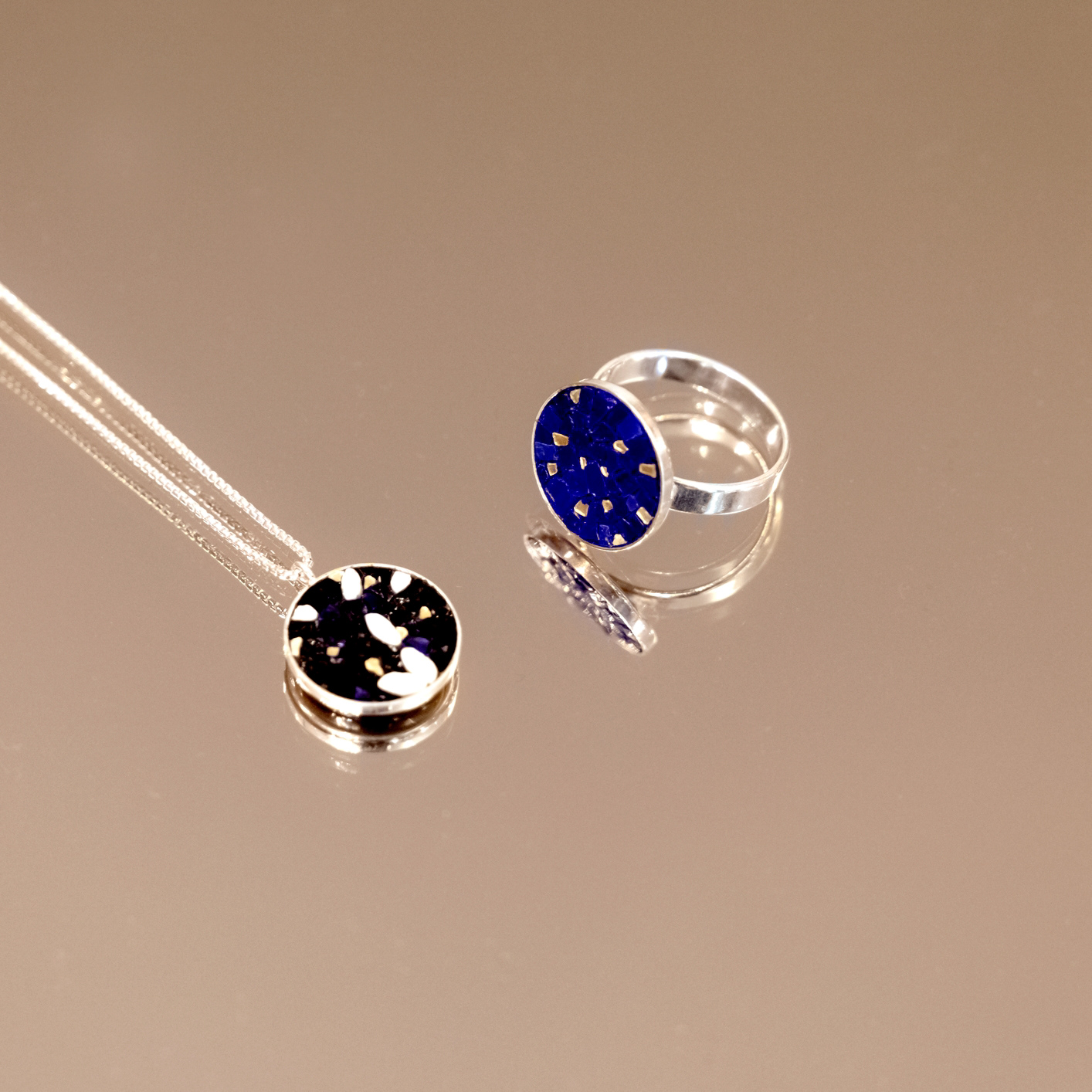 Collier argent et mosaïque 58€ - Bague 56€
