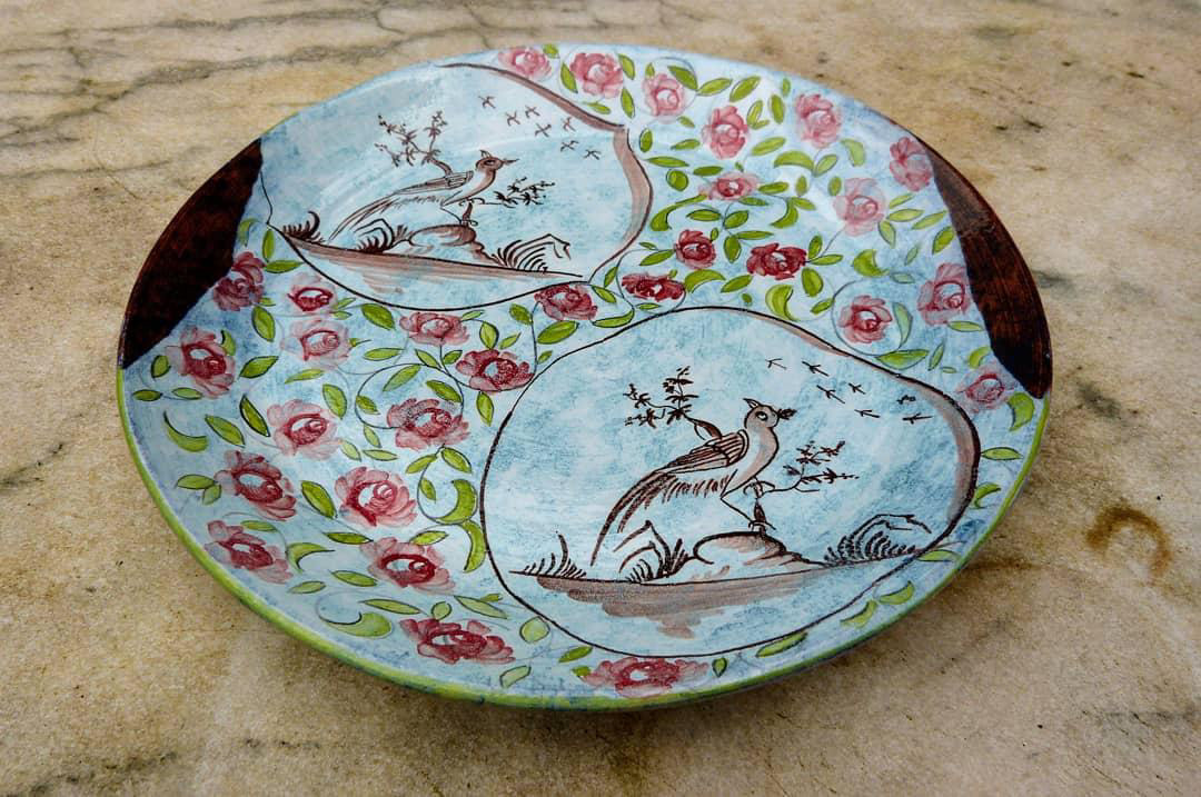 Assiette en céramique peinte à la main - 55€