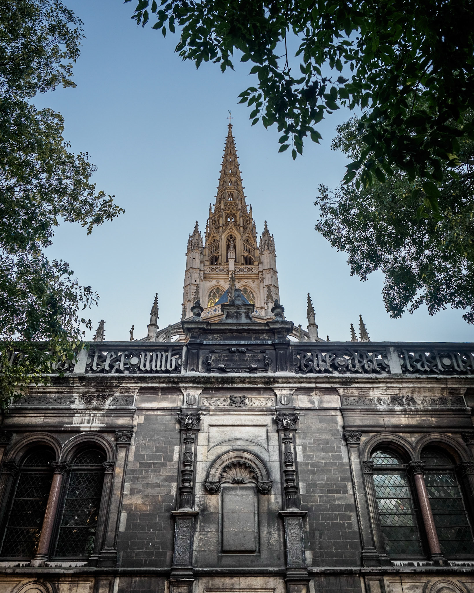 Hinter der Kathedrale von Rouen