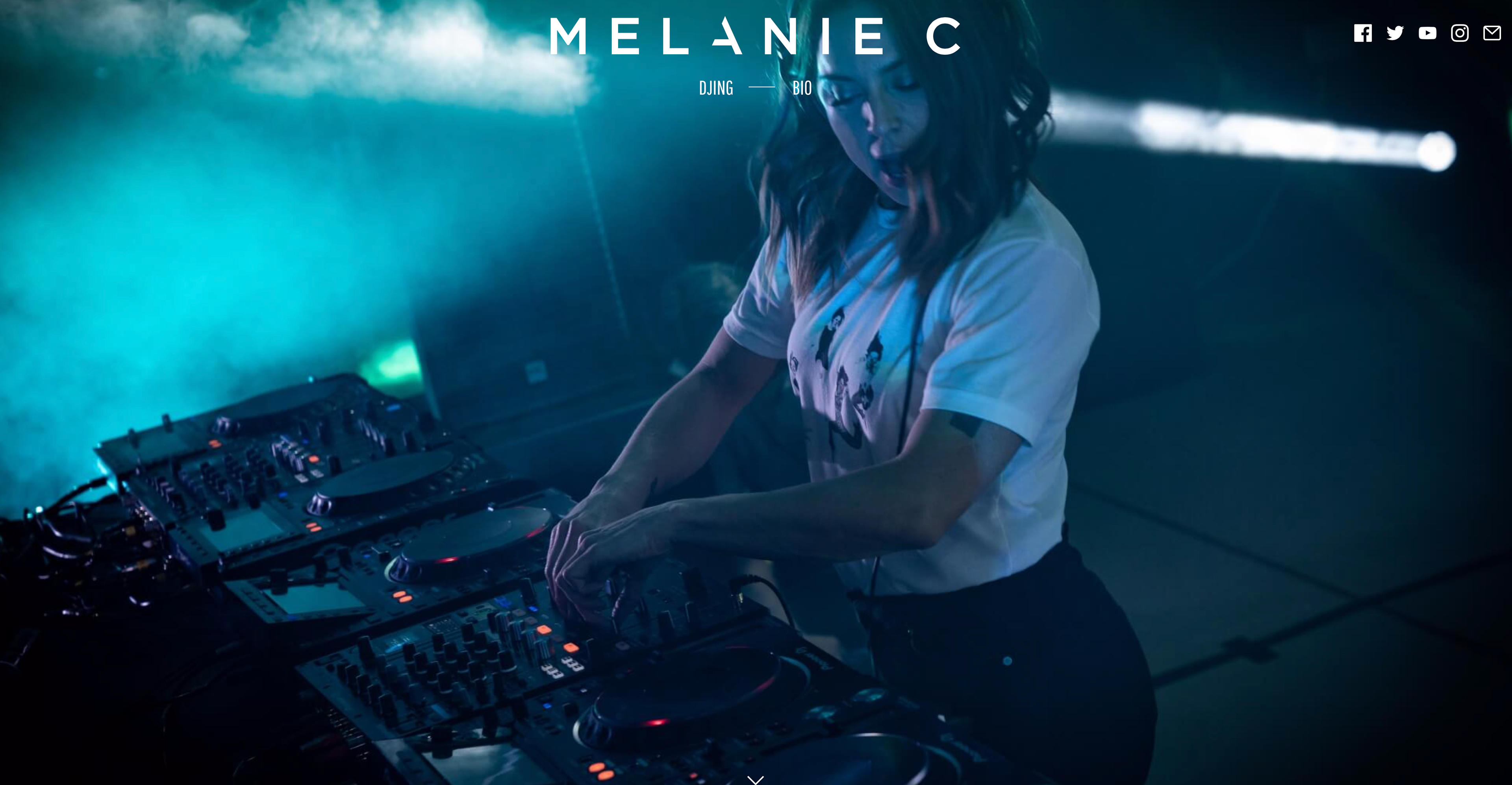 https://melaniec.net/dj/