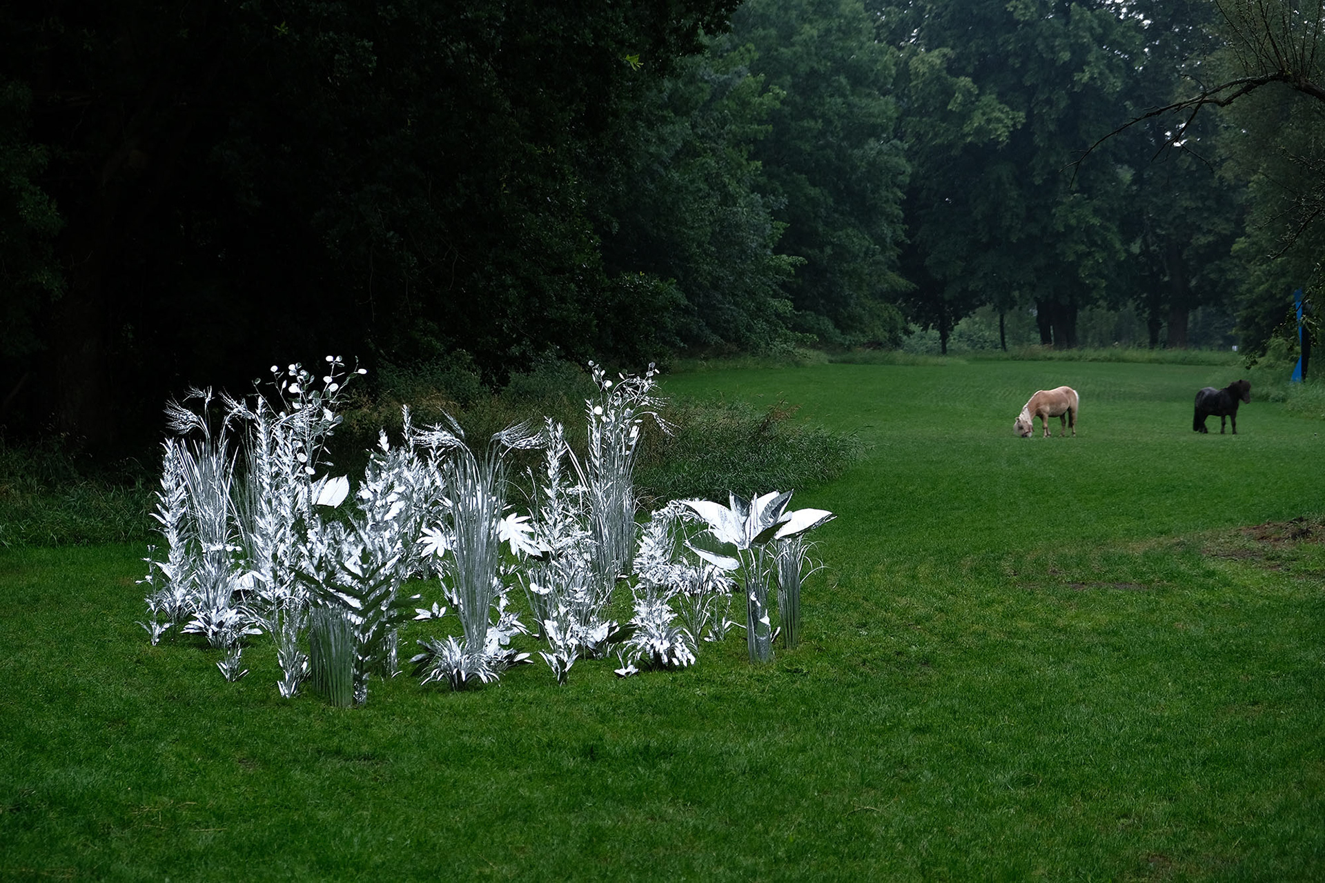 Title: The aluminum garden -structural studies of plants- mirror surface, Year:2019, Material: Aluminium Foil 0.2mm, Photo by T.Takeda