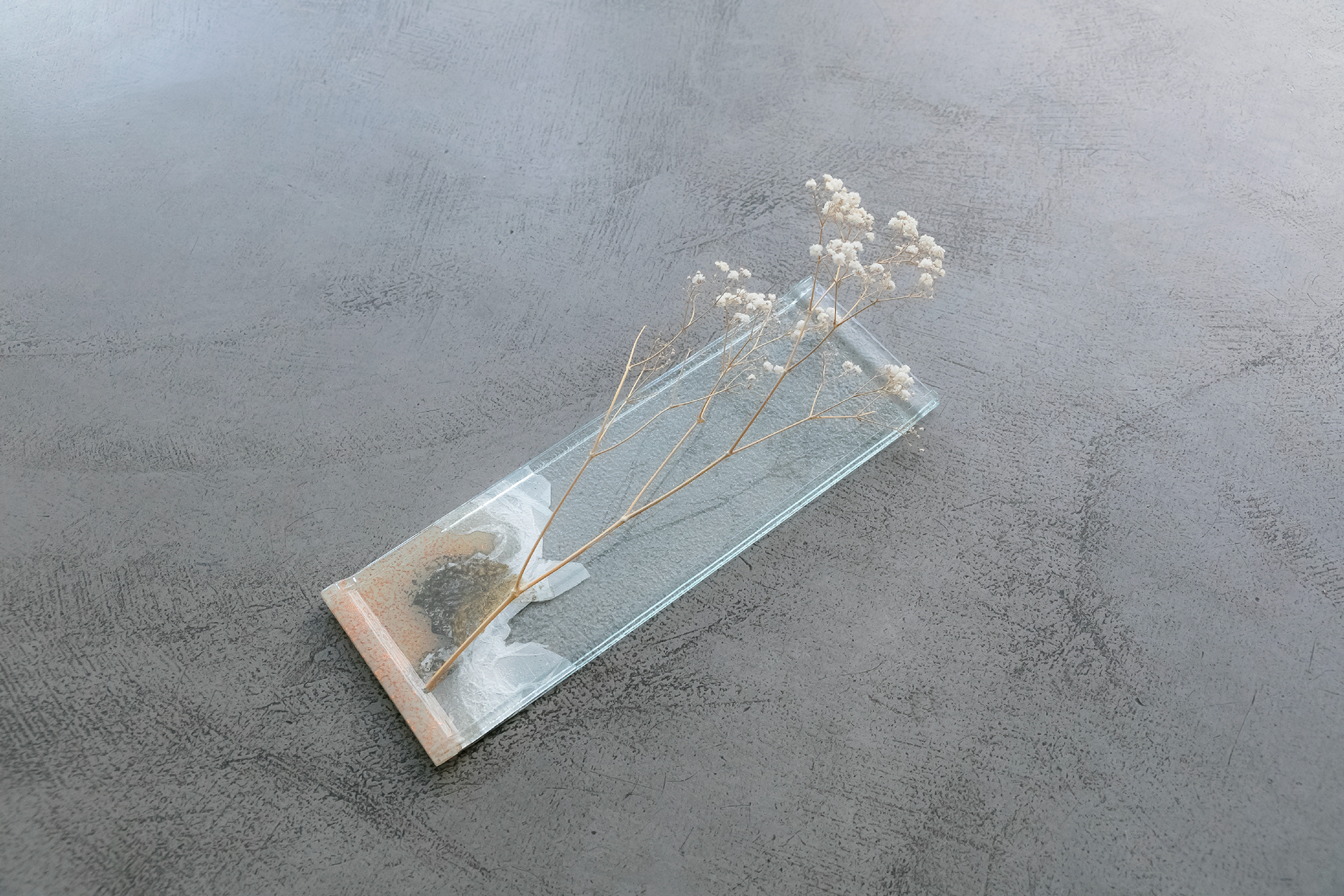 Plateau en verre thermoformé 36 x 12 cm - 35€ (Existe en d'autres coloris)