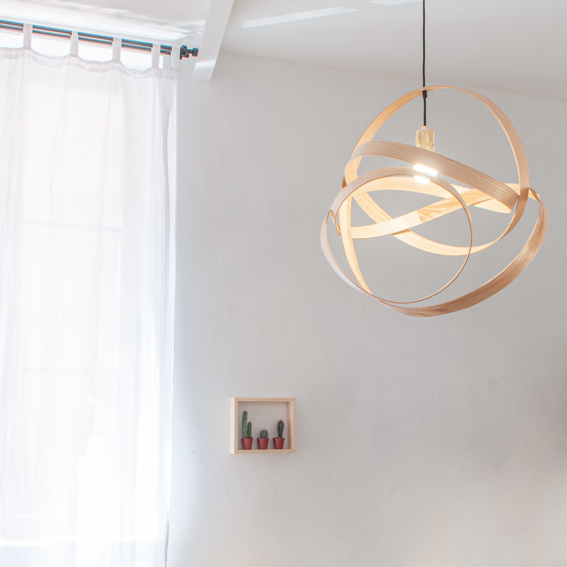 Suspension en bois cintré 1 320€