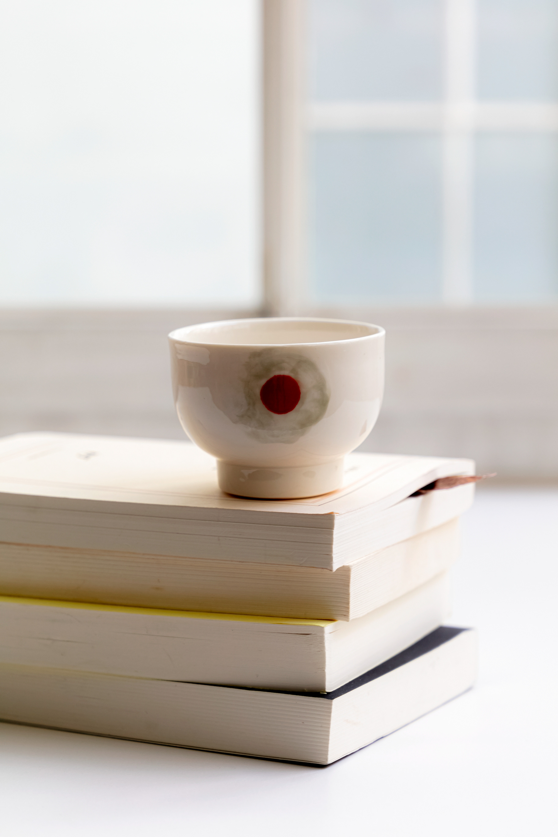 Petite tasse ronde en porcelaine 30€