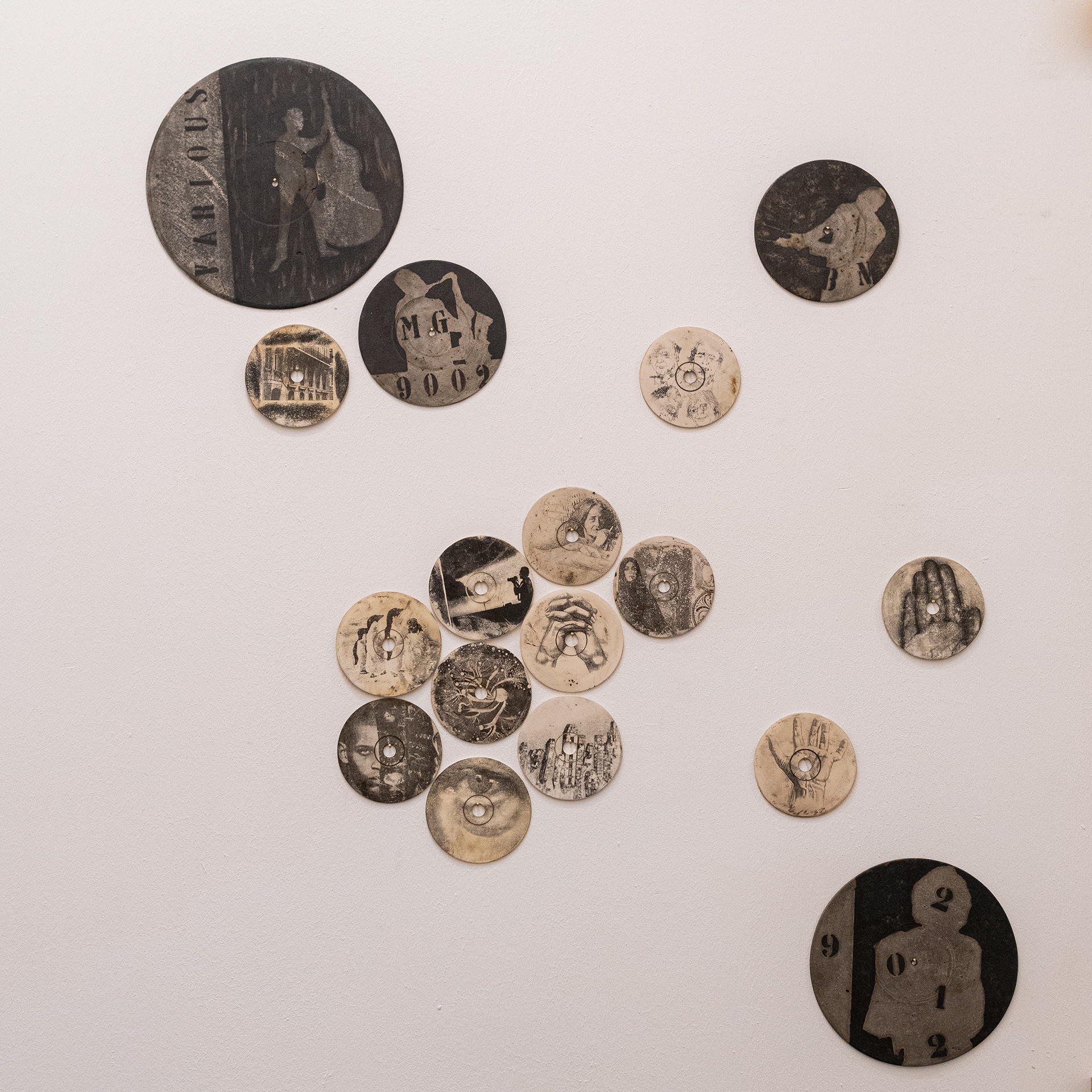 Vinyles 45 T. / 78 T. / 33 T. - Impressions directes & indirectes sur Faience, oxydes métalliques - 100€, 130€, 160€