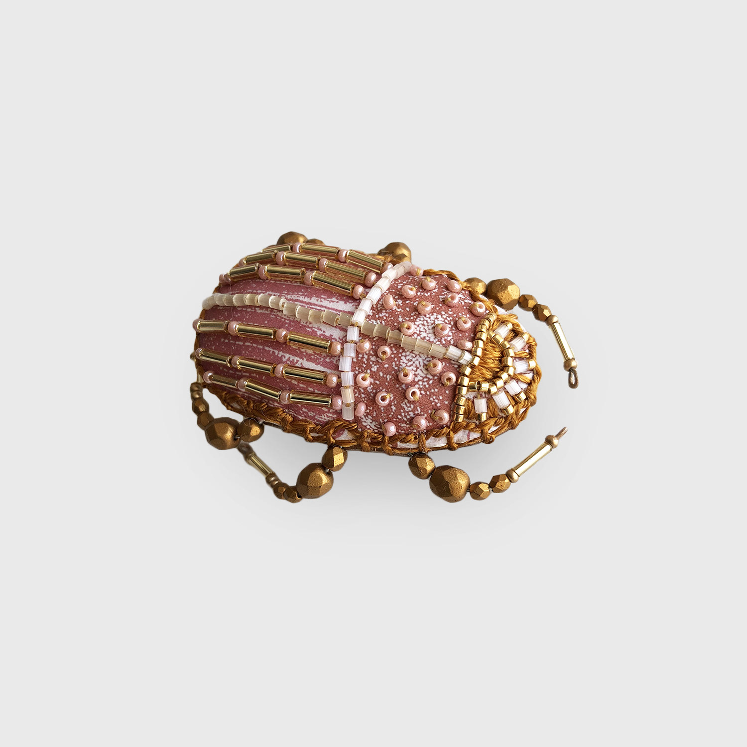 Broche Scarabée brodée - 139€