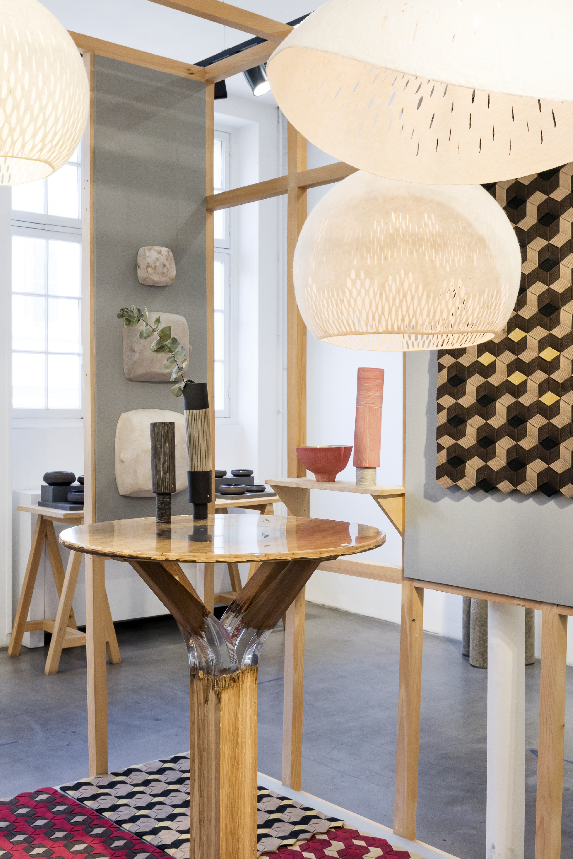 Table haute, mange-debout en chêne & résine - 5 800€