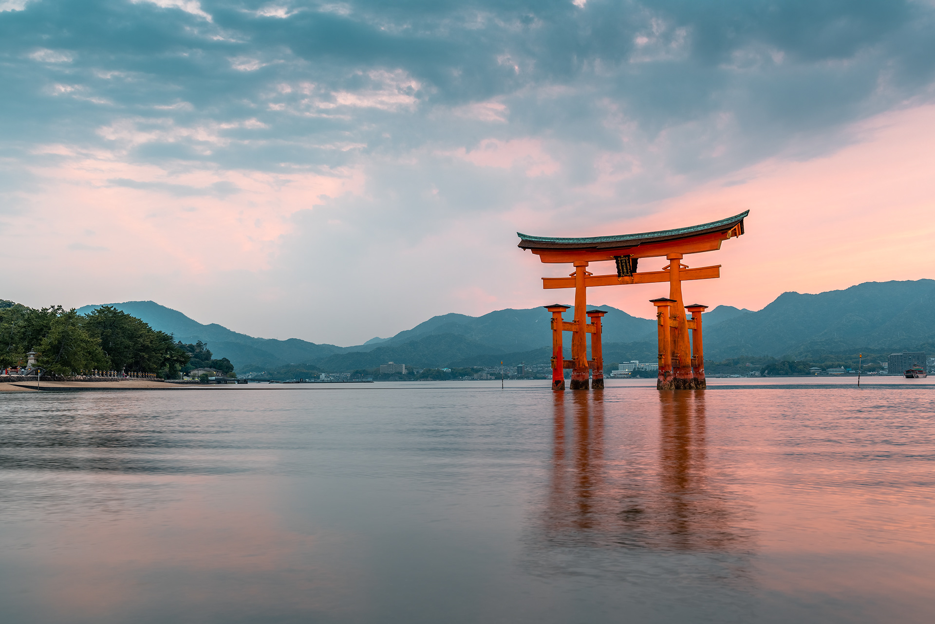 Floating Torii Gate (2) | © All rights reserved