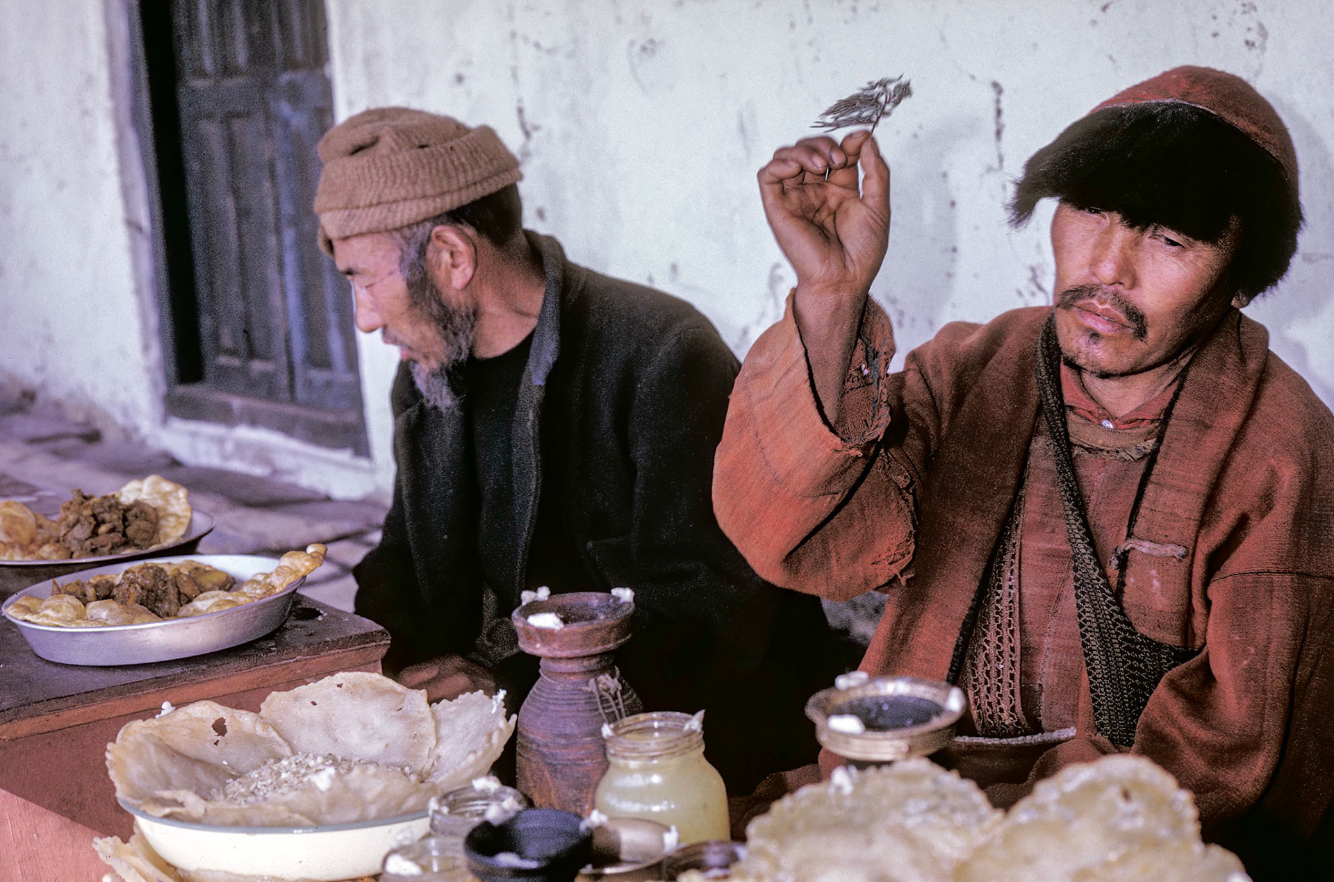 (L-R) Gin Gyau Tibetan (788); Gyamzo Tibetan (no number)