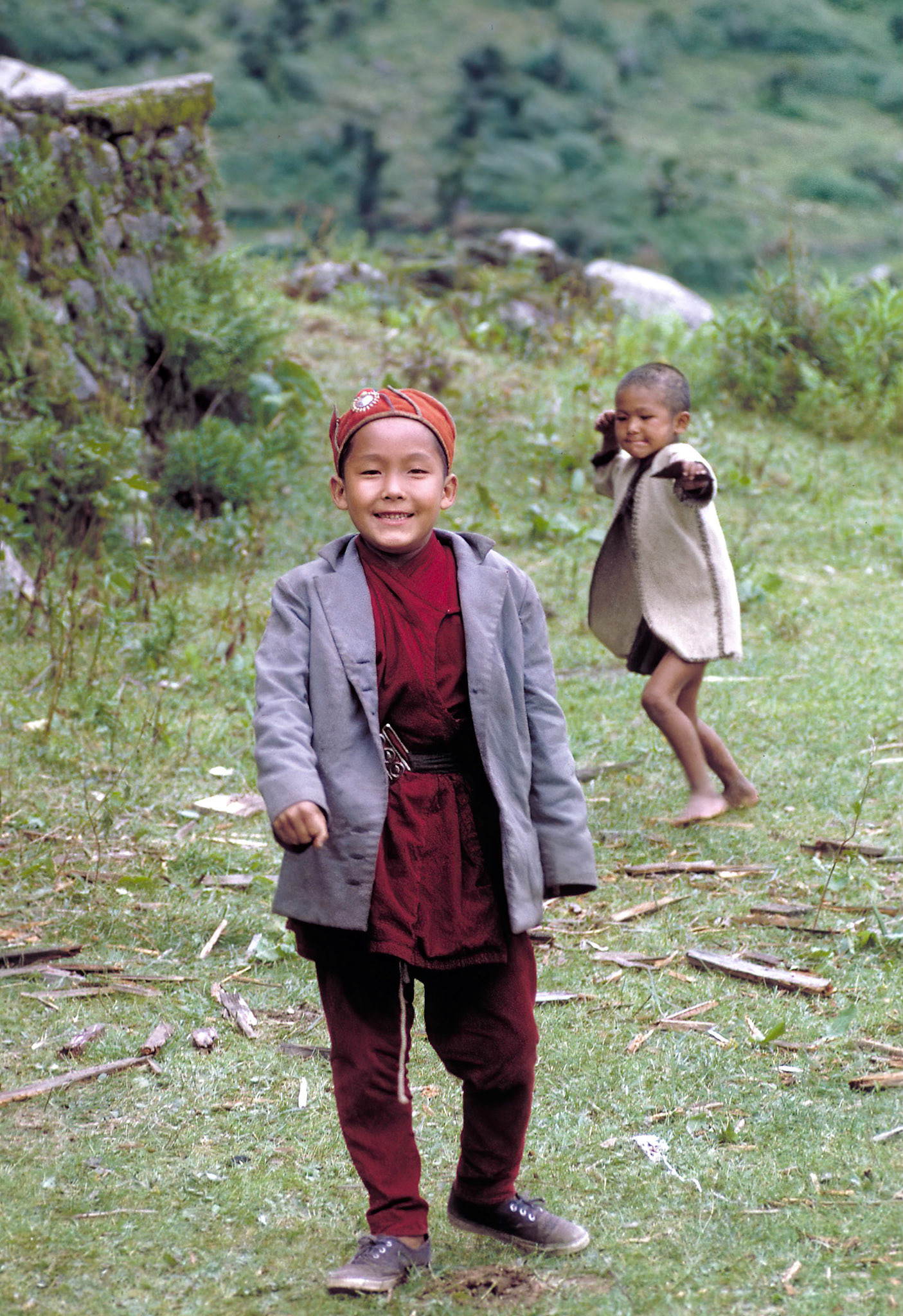 (L-R) Nima Tundu Chiawa (175); Pemba Tamang (340)