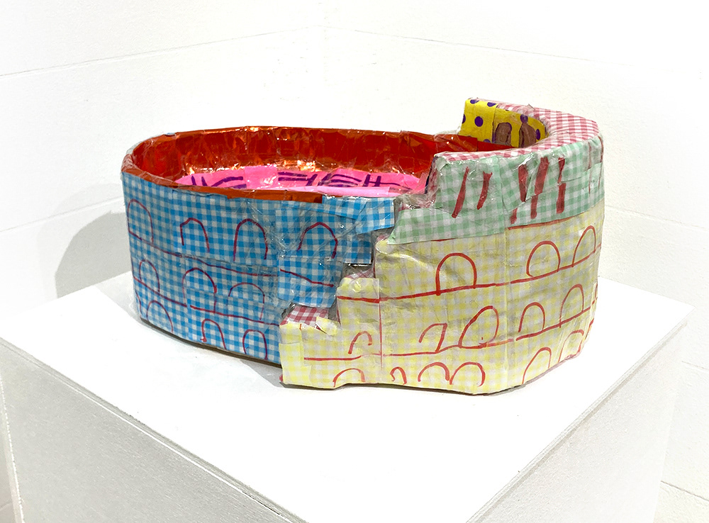 No. 11 / title : 壊れた後のコロッセオ / artist : 大江 泰喜 / medium : ダンボール, 包装紙, 色紙, 油性ペン, セロテープ / year : 2020 / size : 120×270×200mm / ¥8,000-