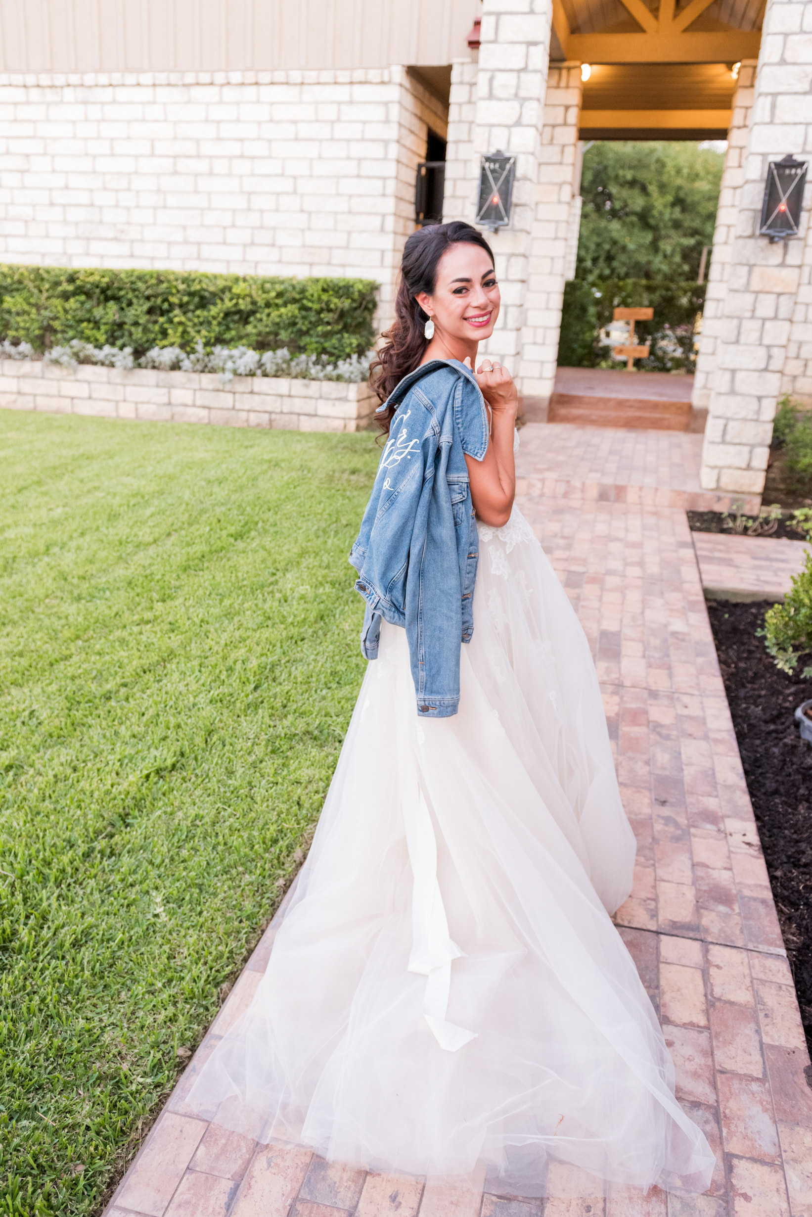 Wedding Day Photos taken in Brenham, TX by Wedding Photographer Aaron Resop @ permavista ranch & resort, Brenham, TX 77833
