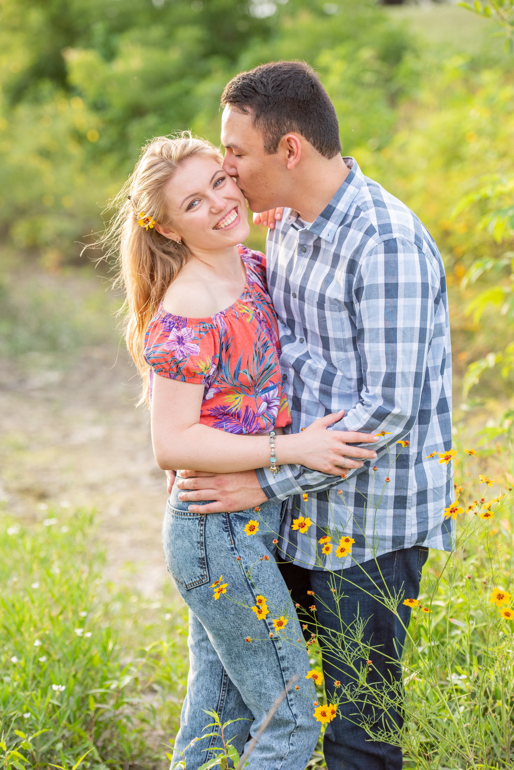 Engagement Photos taken in Cibolo, TX by wedding photographer Aaron Resop