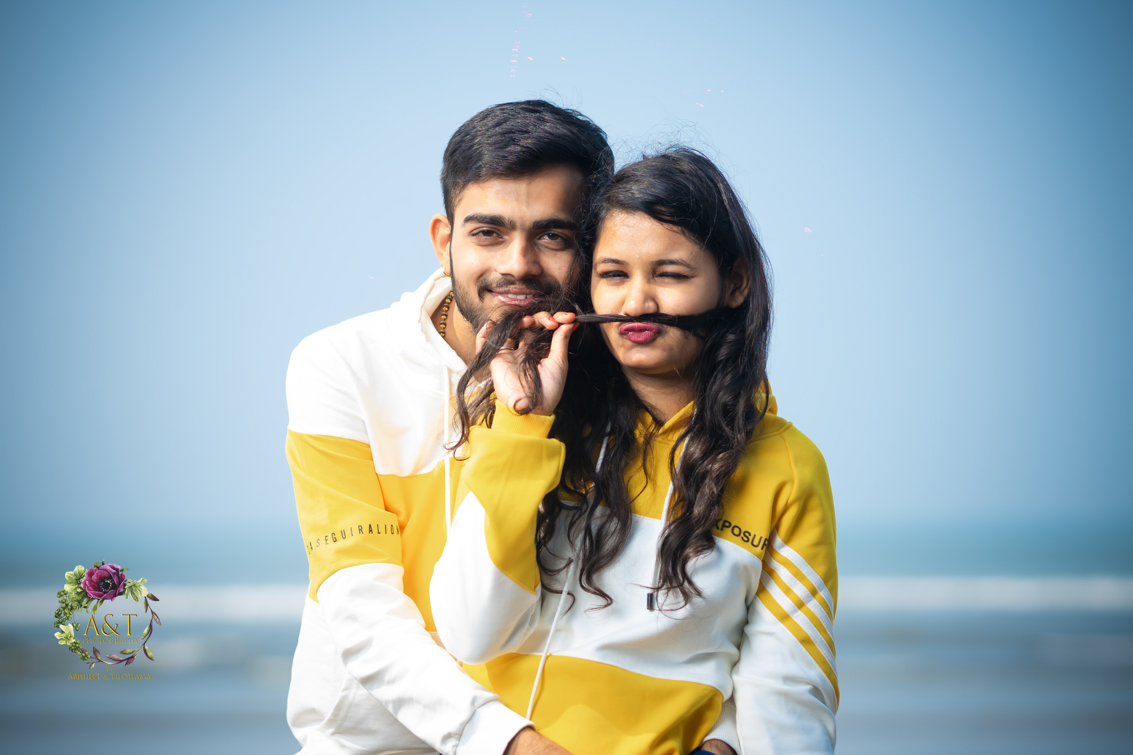 Dharmik & Jinal-funny-prewedding-poses-in-beach-side-photoshoot-in-nagaon-beach 04