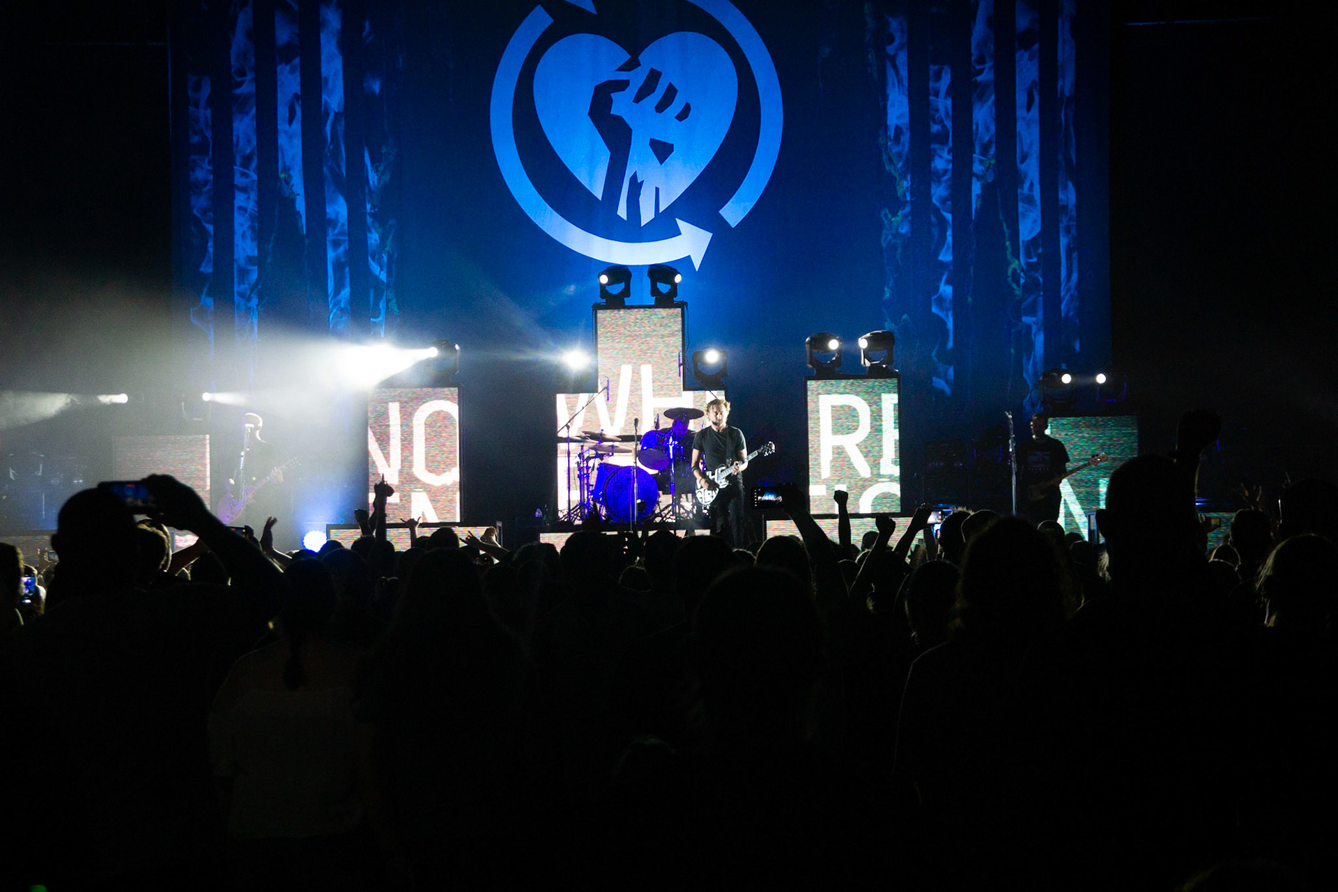 RISE AGAINST