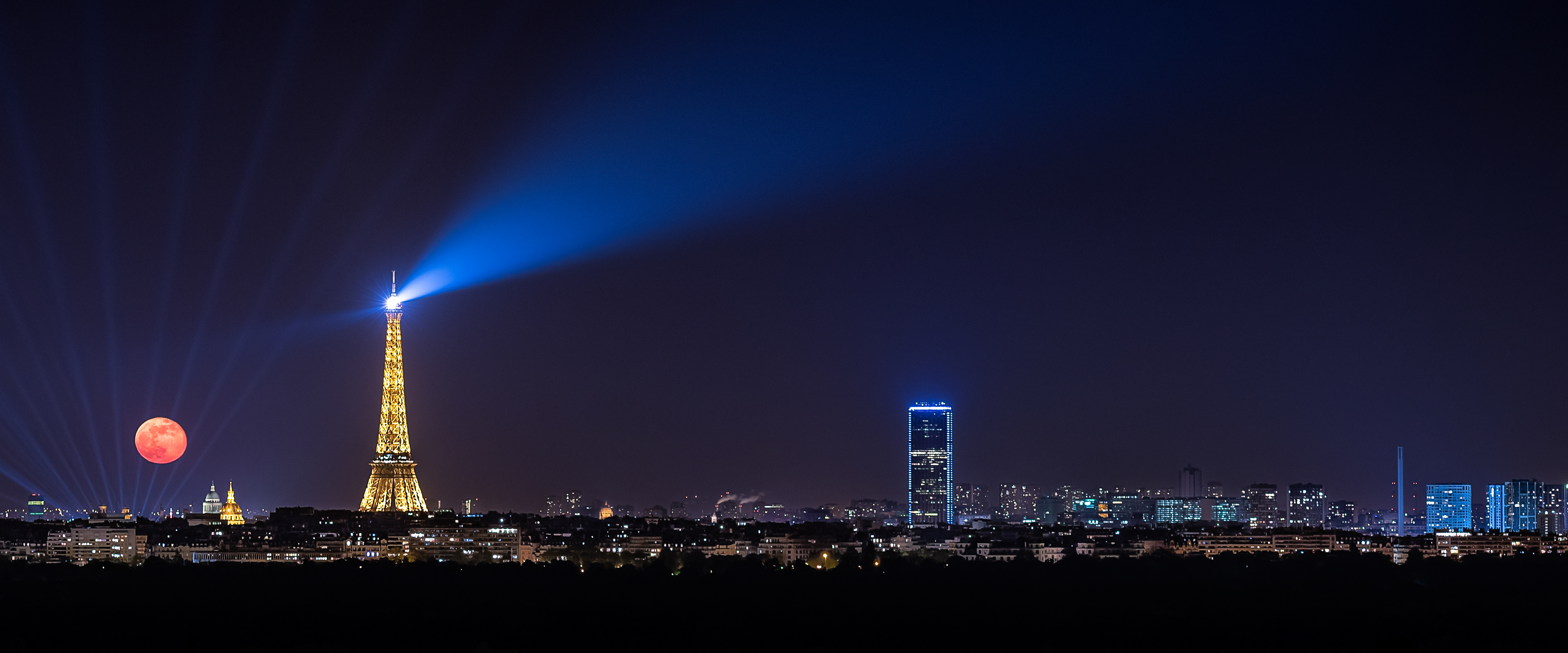 Moonrise on Paris 1.0