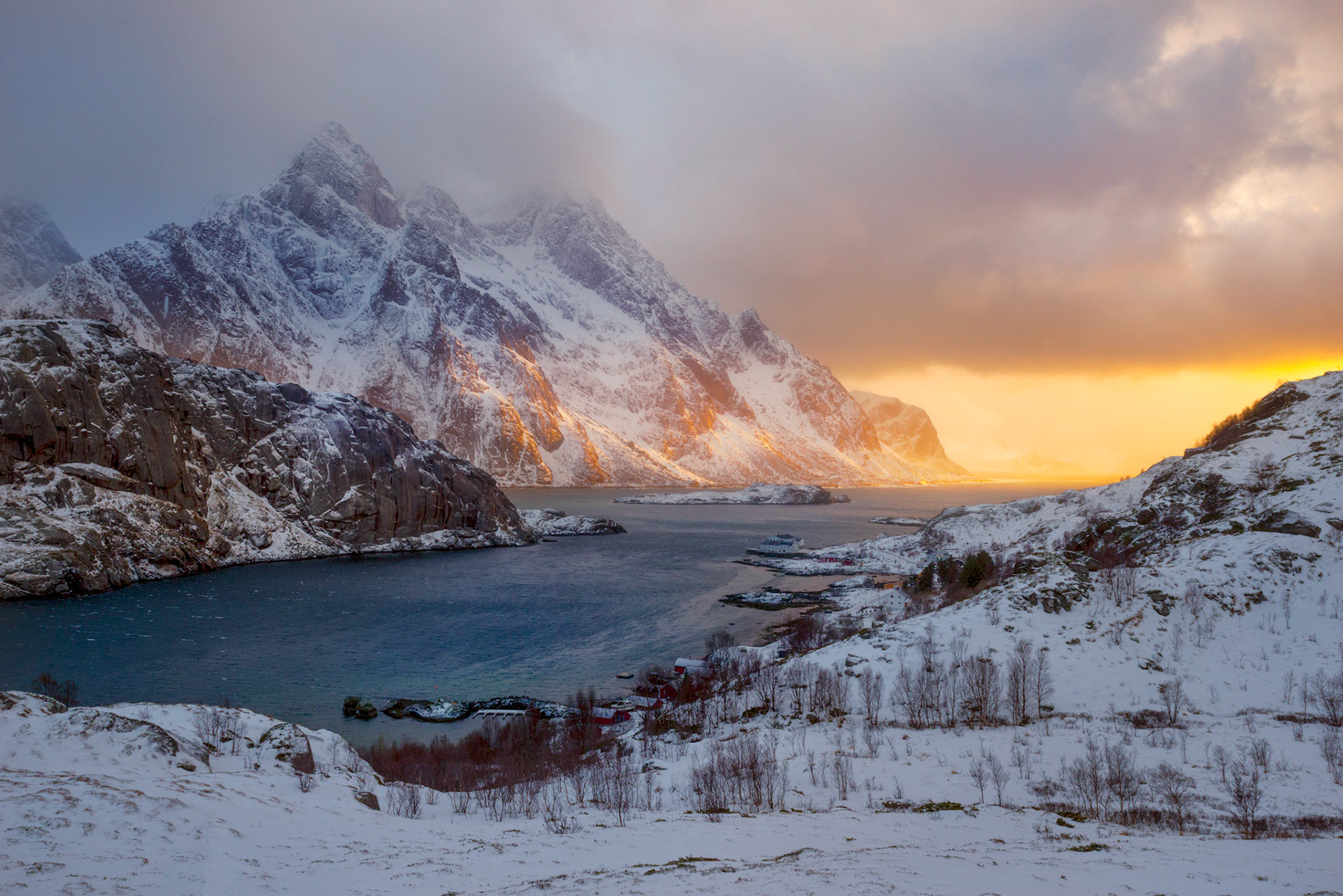 In between bouts of intense snowfall, the sun managed to poke through the clouds, just before sunset.Bøstad, Nordland, NorwayMarch 18, 2018Pentax K-1, HD PENTAX-D FA 24-70mm F2.8ED SDM WRISO 400 33 mm  ¹⁄₄₀ sec at ƒ / 11