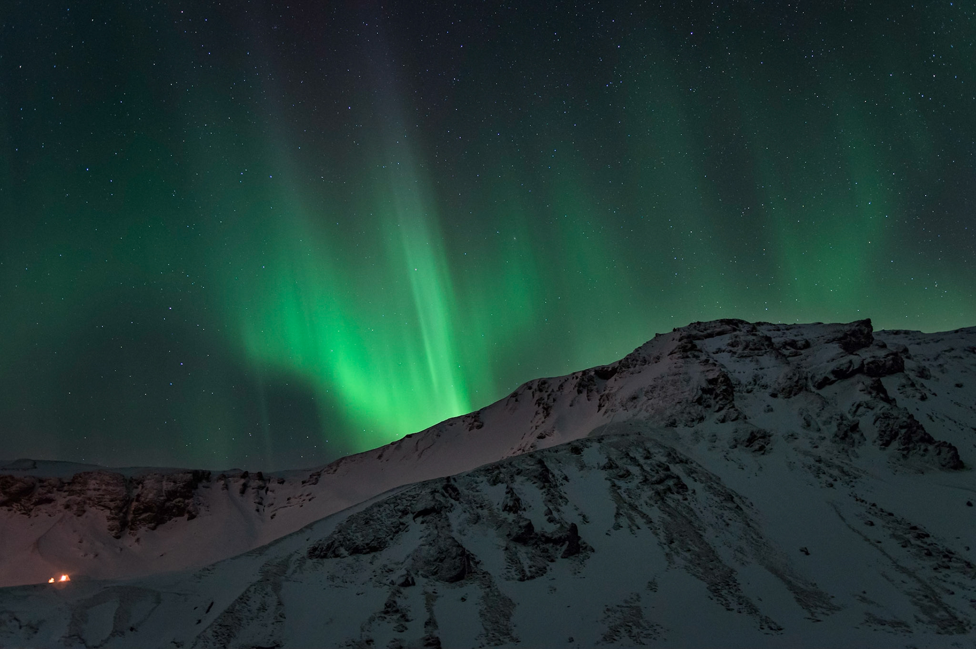 The Aurora Borealis, near Hotel Katla.Vík, Suðerland, IcelandFebruary 11, 2016Pentax K-3, SIGMA 18-35mm F1.8 DC HSM A013ISO 800 18 mm  5.0 sec at ƒ / 1.8