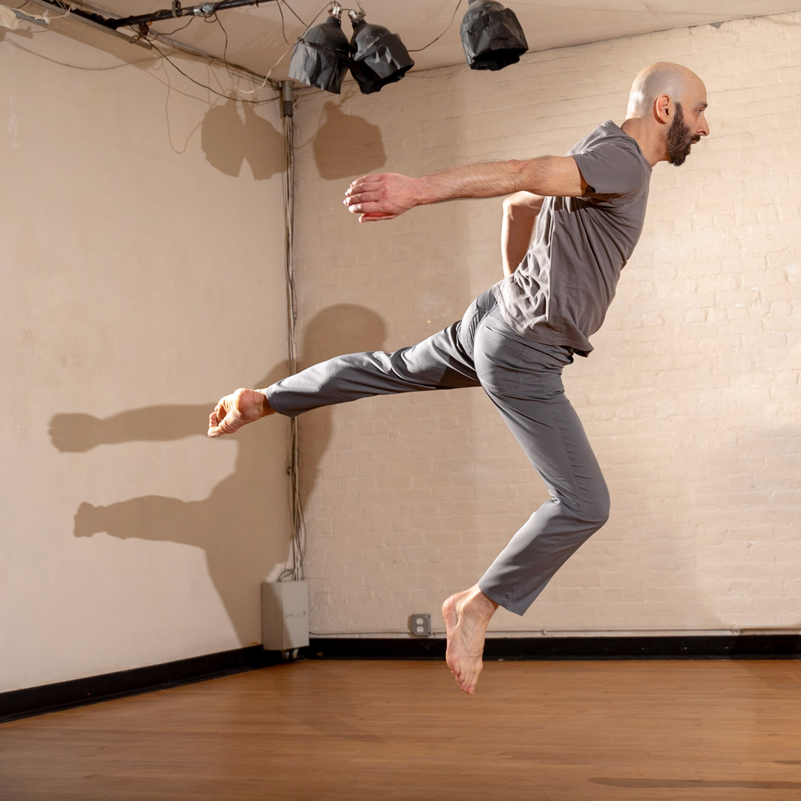 Daniel Gwirtzman Dance Company in Doodling. Choreography by Daniel Gwirtzman.