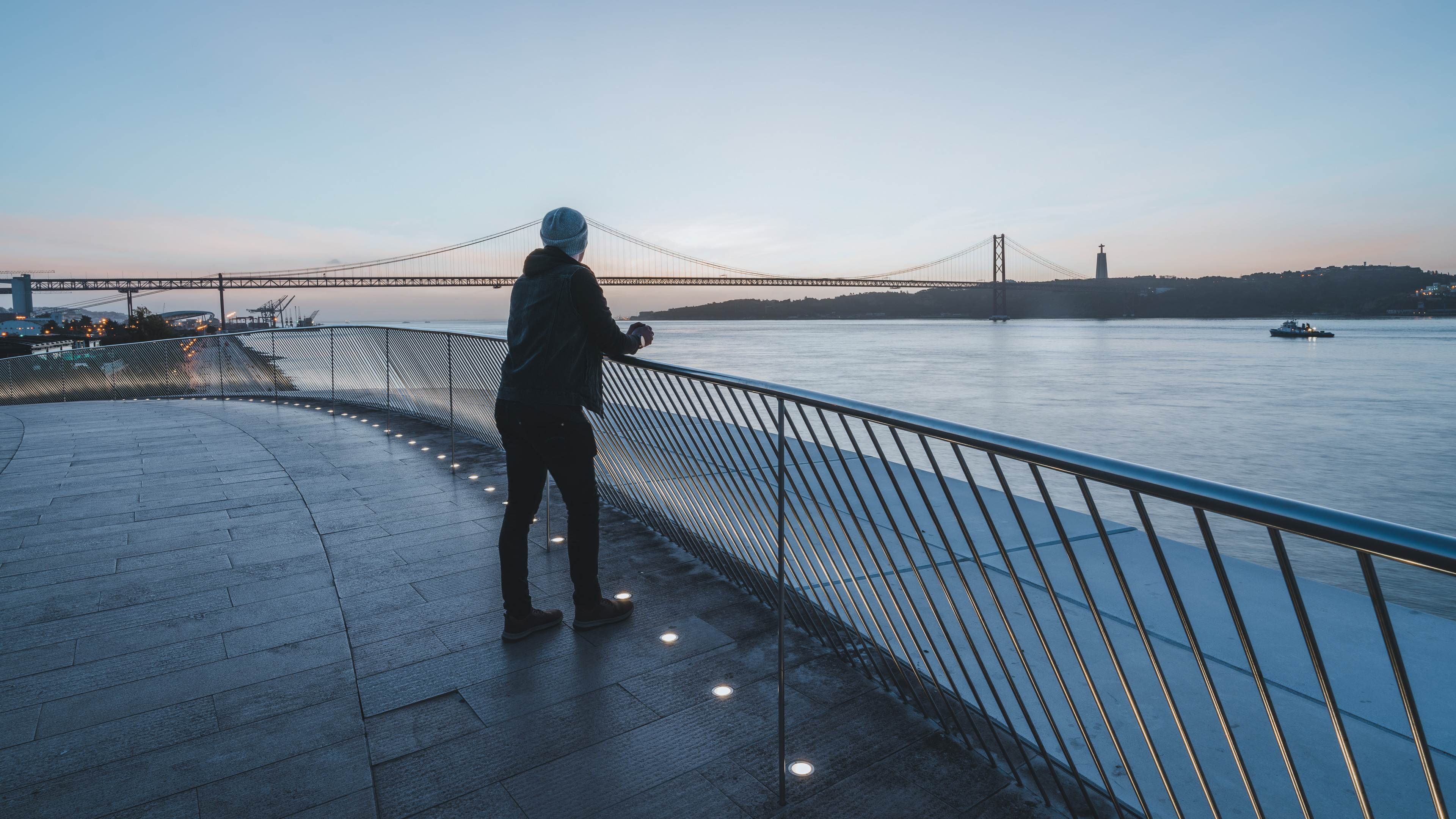 Photographer Manuel Bischof enjoying the sunrise in Lisbon