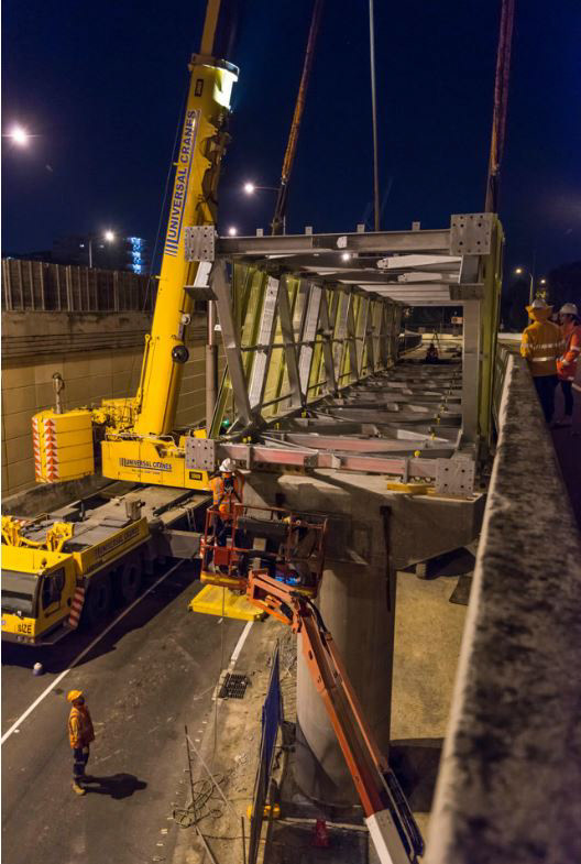 Steel truss being lifted in to place for the Veloway 1 Stage D at Cornwall Street, Greenslopes