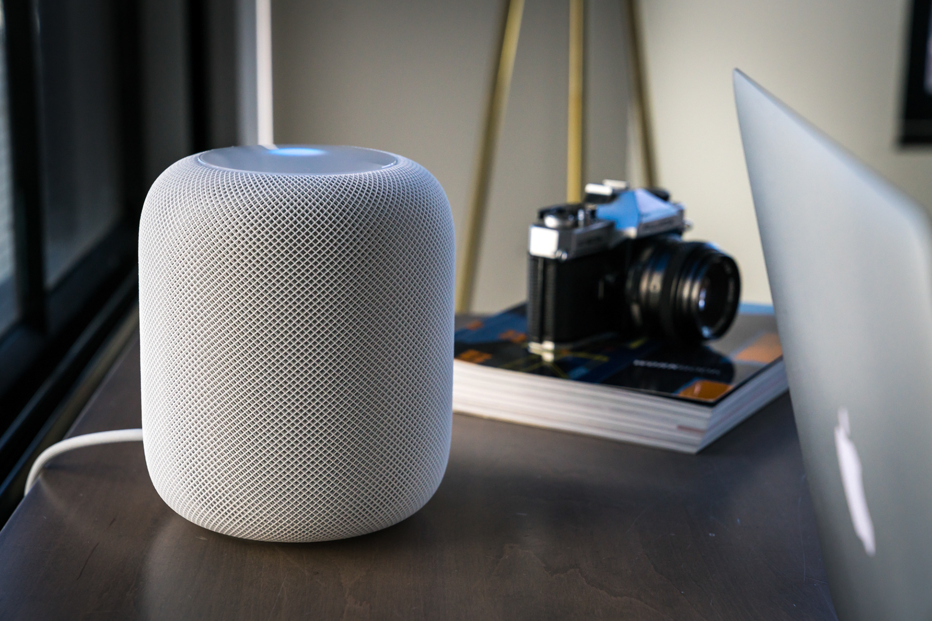 Умная мини. Колонка Apple HOMEPOD. Apple HOMEPOD динамик. Apple HOMEPOD Mini Space Gray. Apple HOMEPOD Mini чёрный.