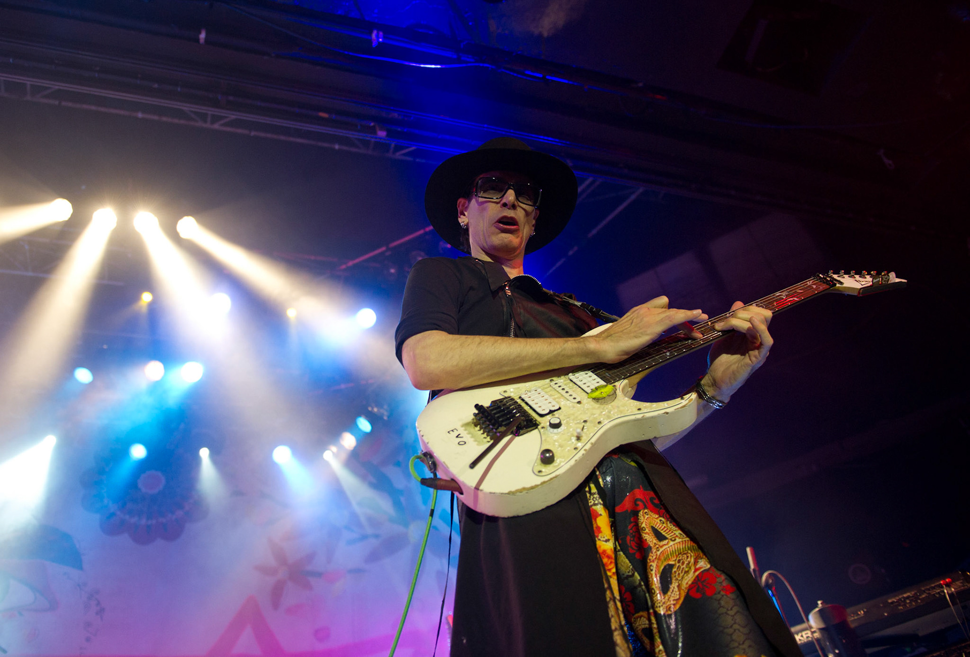 STEVE VAI