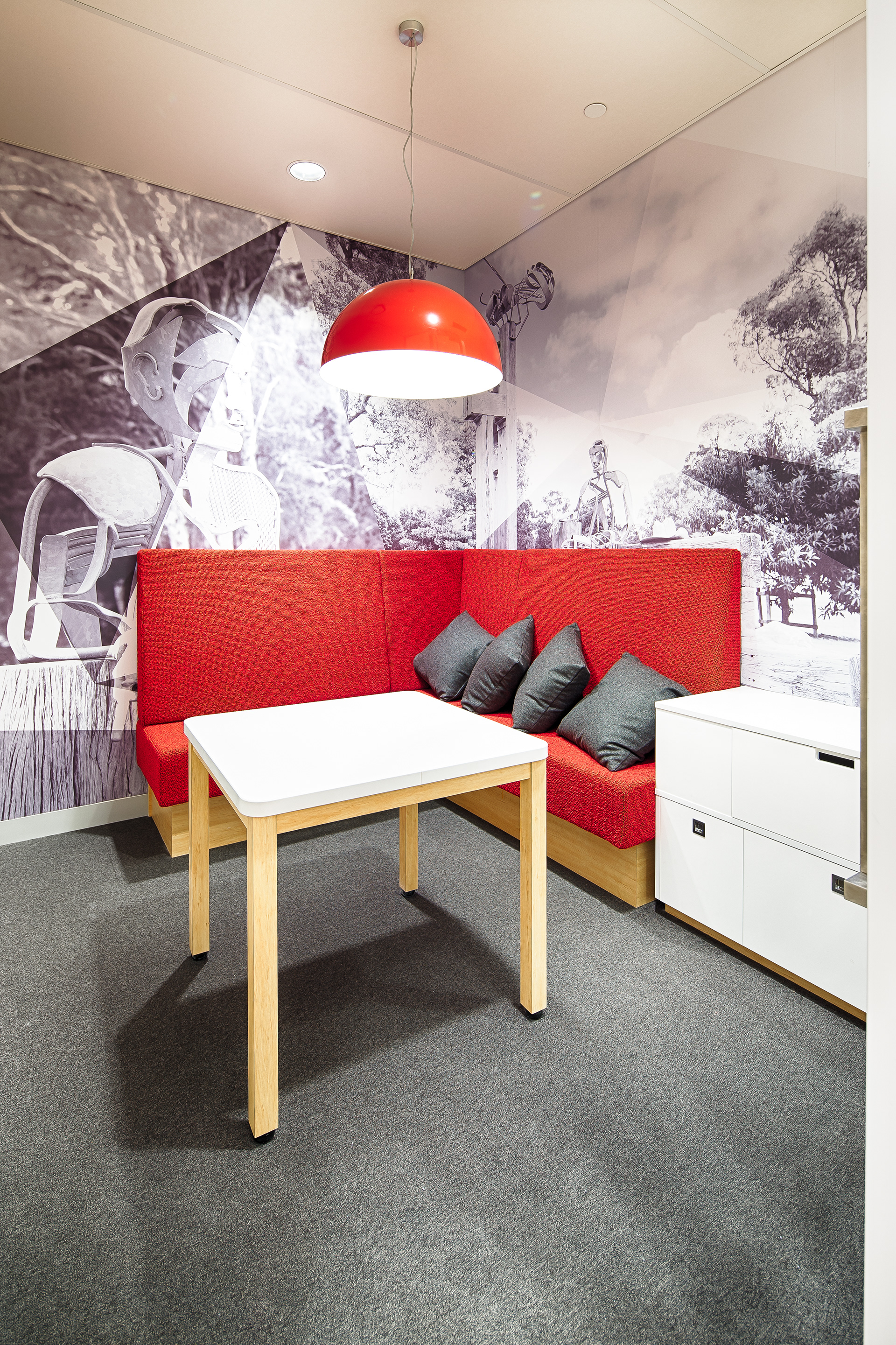 Acoustically private corner booth workplace