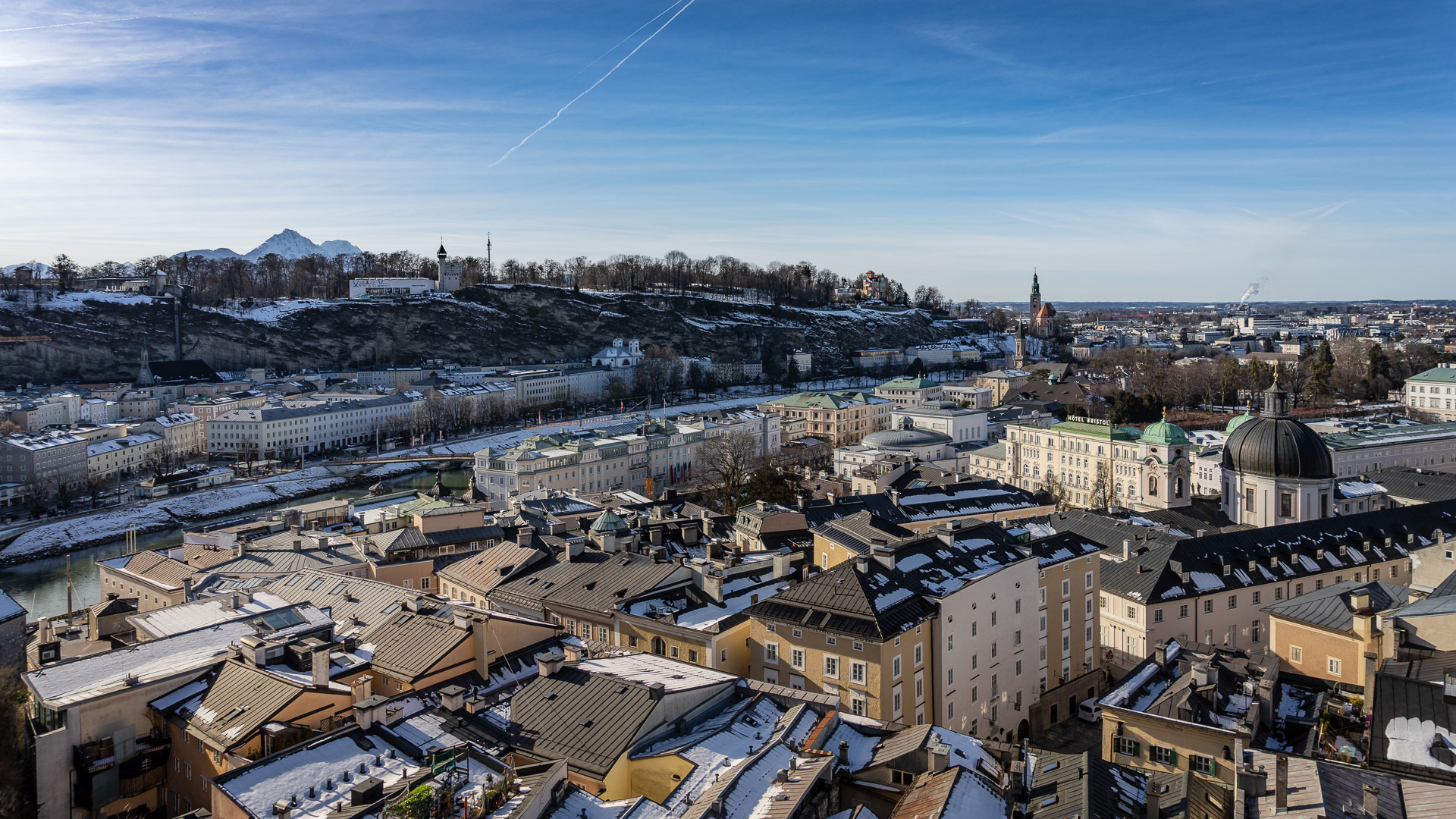 View from the Kapuzinerberg (east of the Salzach) to the west