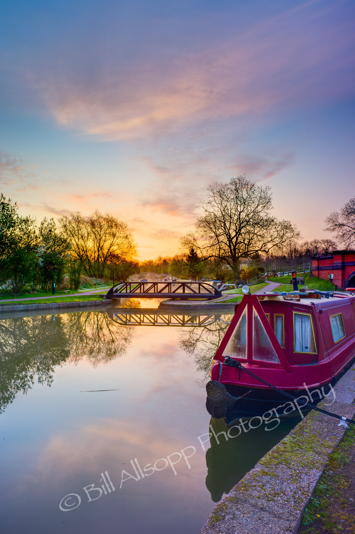 Looking along the Market Harborough Arm of the Grand Union Canal.
