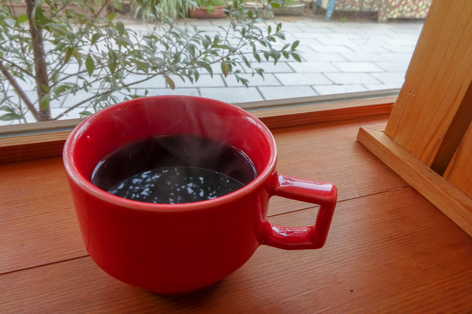 朝ごはんの後のコーヒーは、至福です。