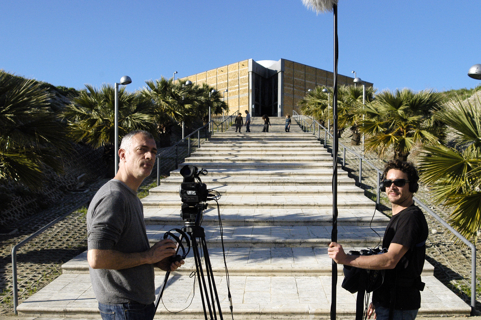 Sur le tournage du film SI C'EST UNE ÎLE, C'EST LA SICILE, Gibellina, Sicile, 23 avril 2012. Photographie © Clément Postec