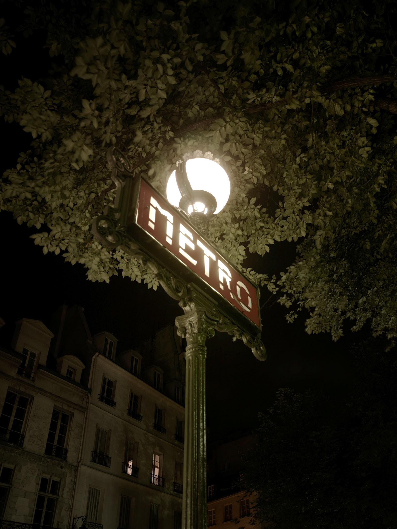 Style: "nuit paris"