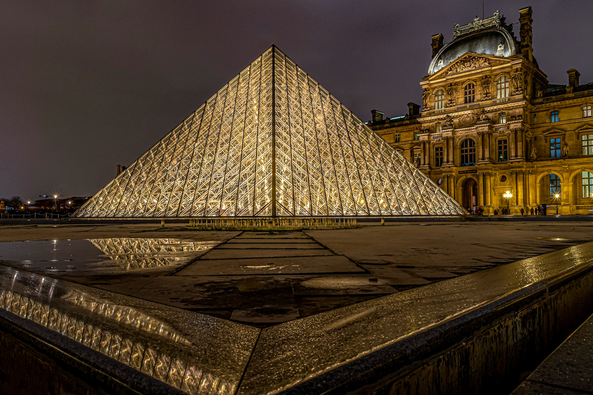 Paris _ Pyramide du Louvre