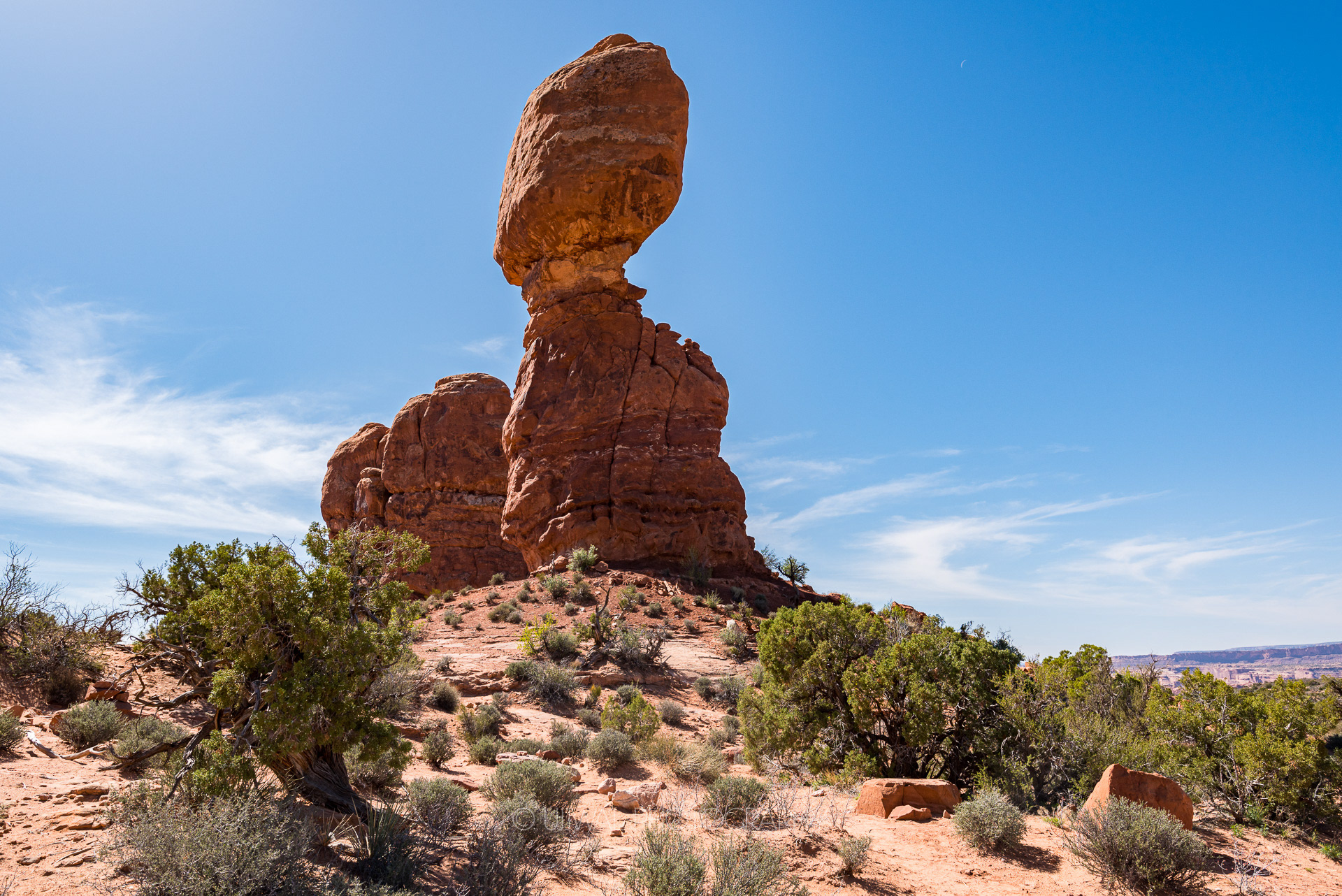 Balanced rock, Arches National Park, Utah, USA