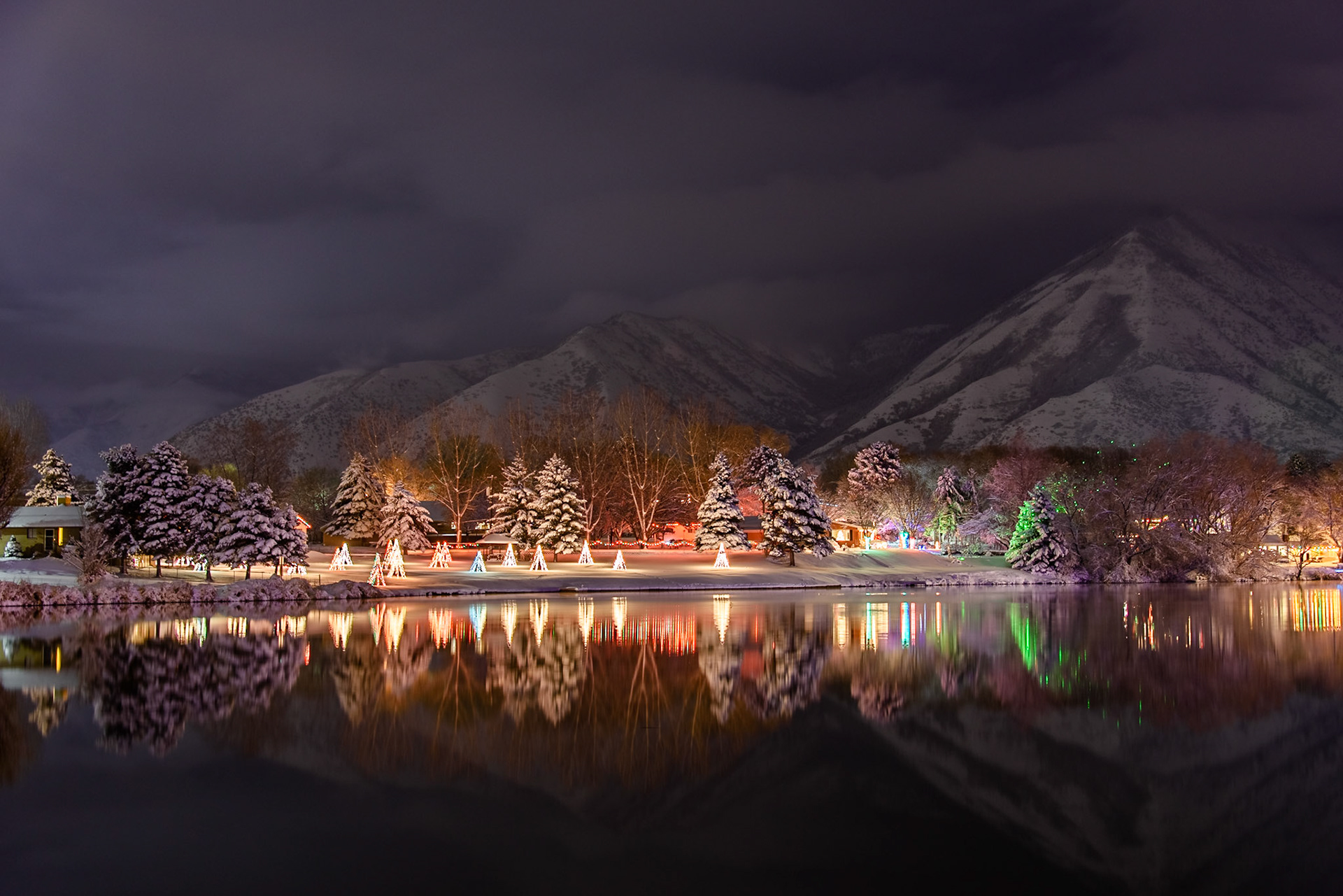 Salem PondTown Christmas