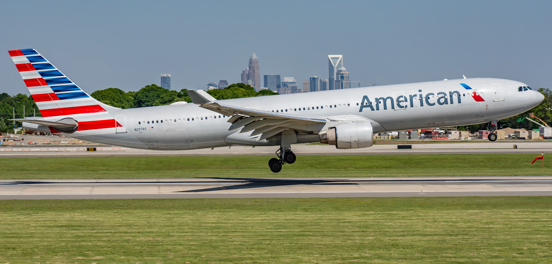 Captain Bill Settle Jr. making his final landing in Charlotte, NC