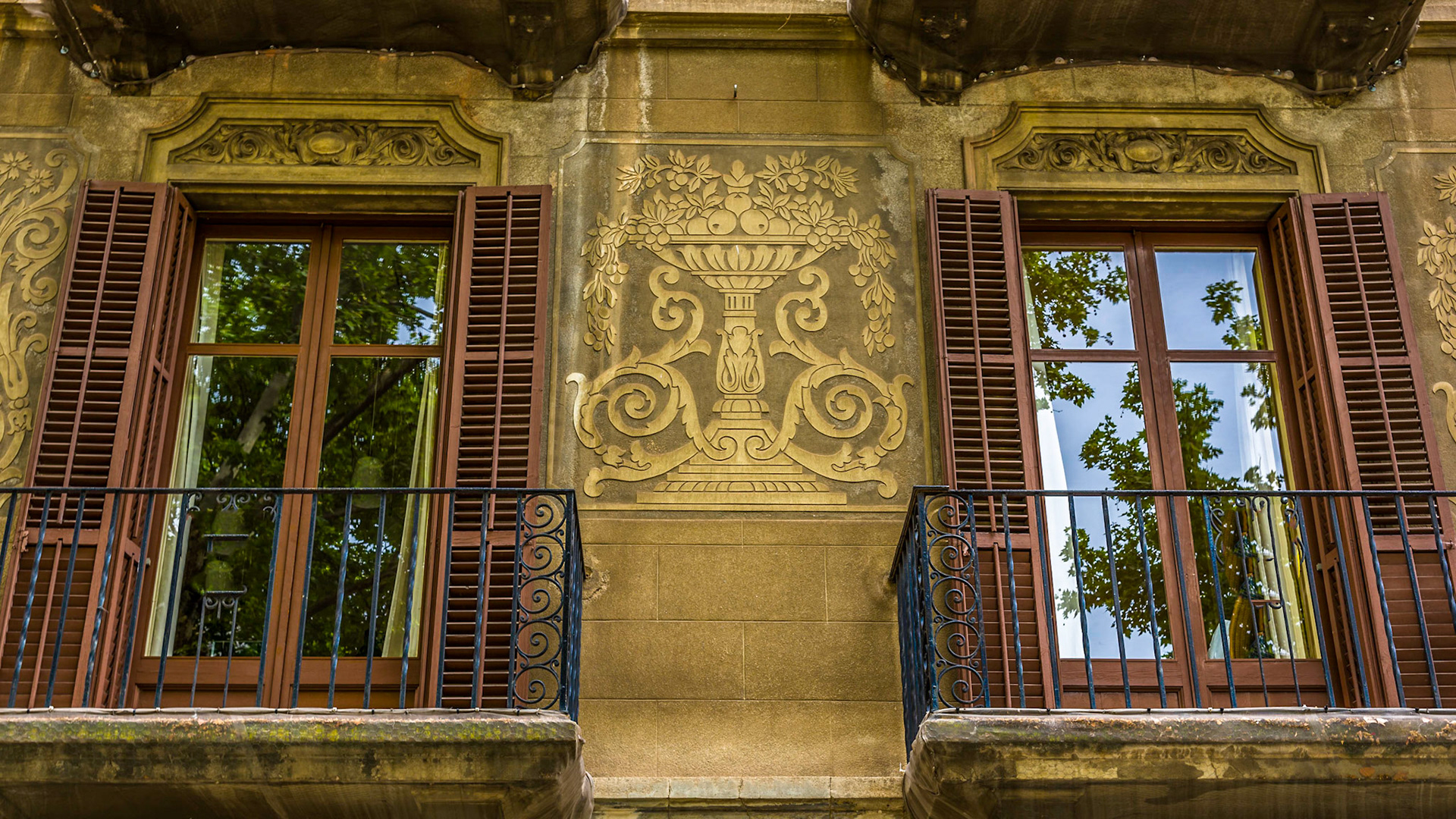Detail even on Window Pillars