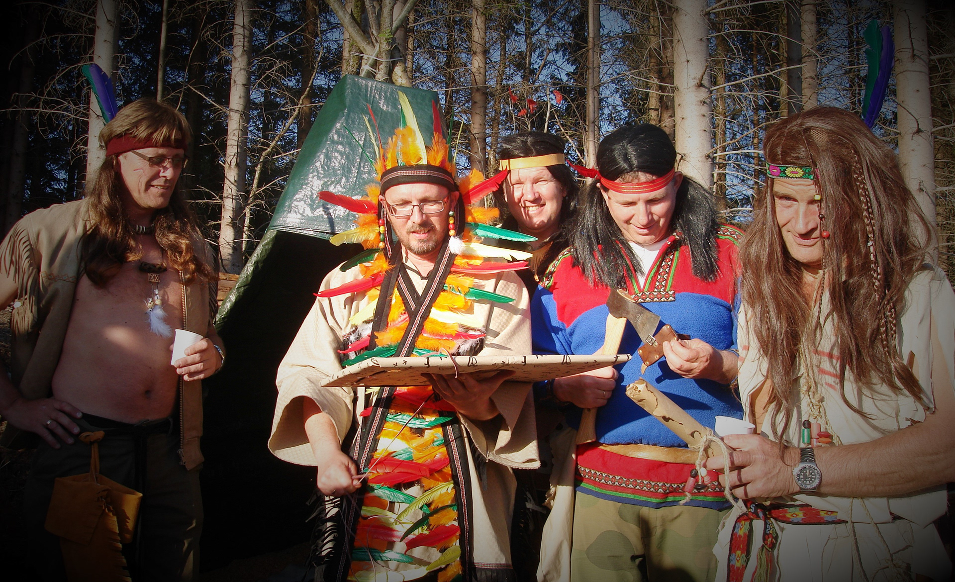 Presangar høyrer med på ein femtiårsdag, også i indianarmiljøet. Foto: Unni Landa Haugland.