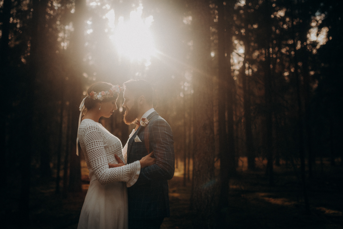 Portret pary młodej. Sesja ślubna Olsztyn. Fotografia ślubna