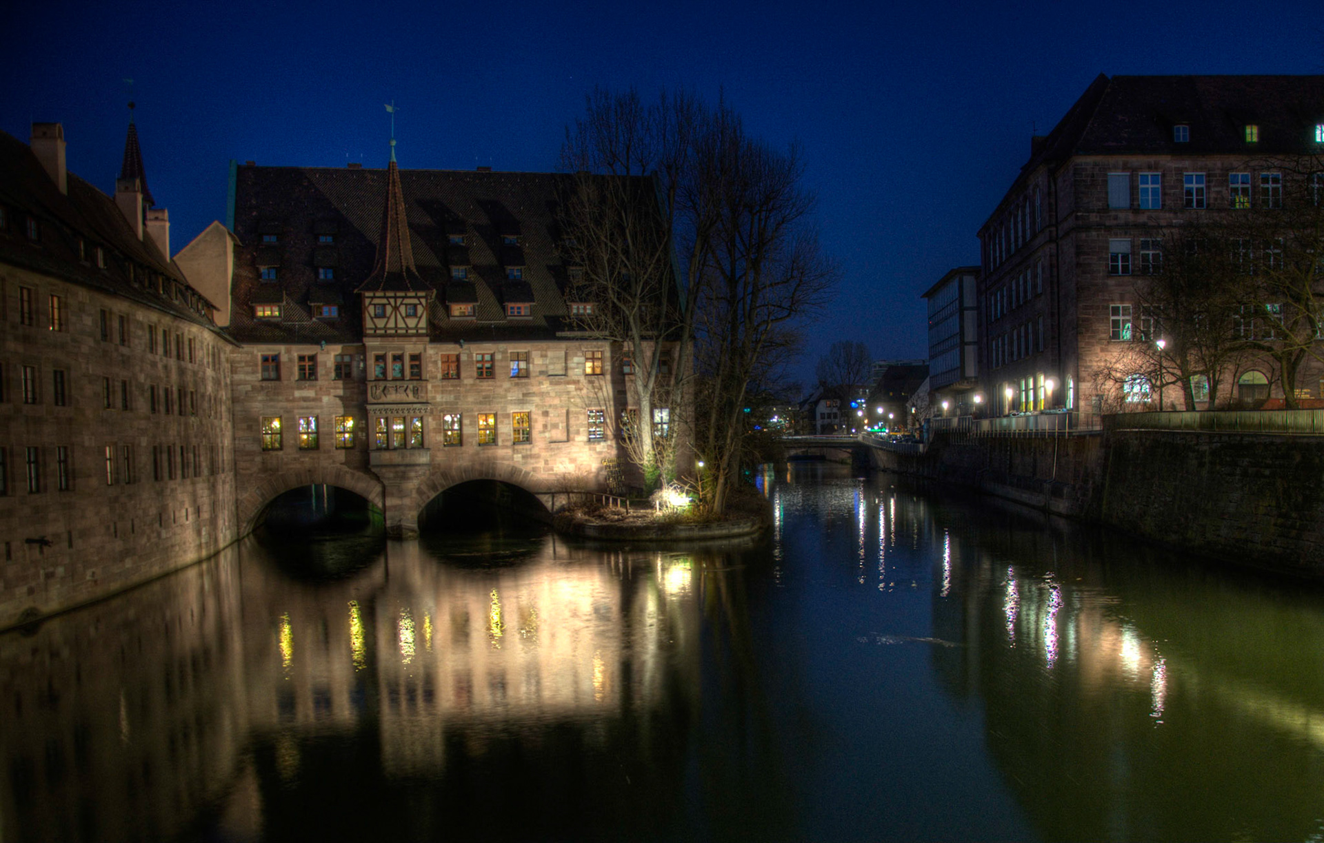 Heilig-Geist-Spital von der Museumsbrücke aus (in HDR)
