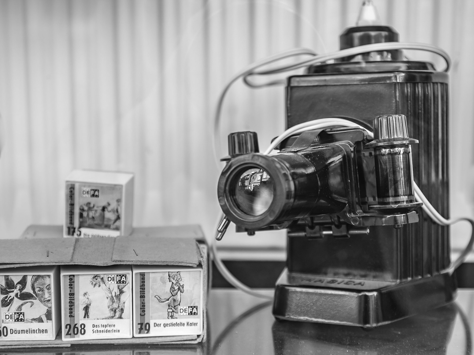 Gestern im Schaufenster eines Antiquitätenladens gesehen.