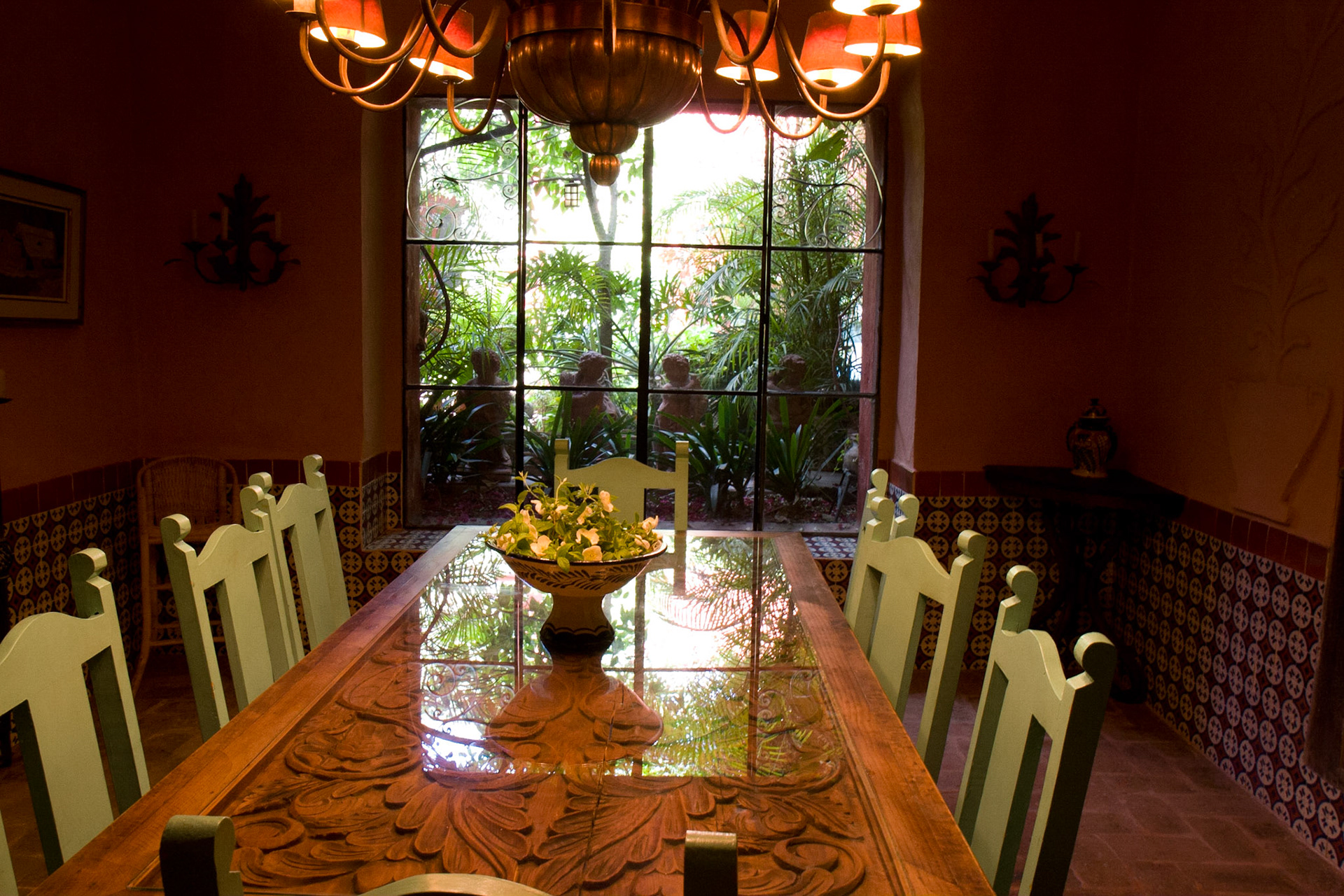21 Sollano: Dining Room