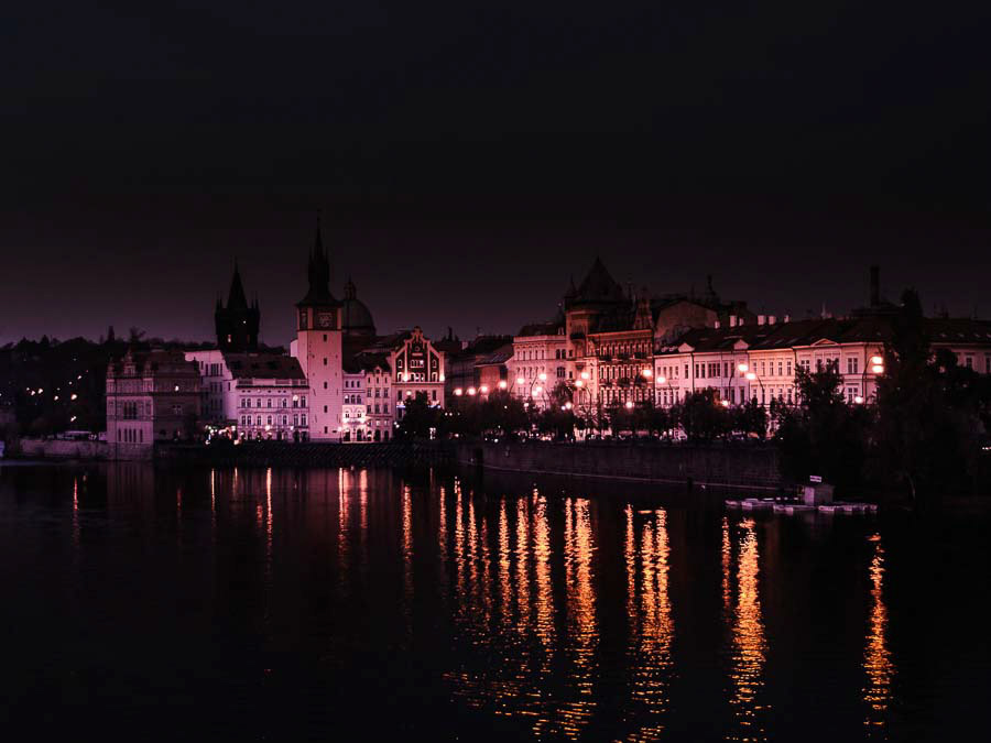 33 PRAGA