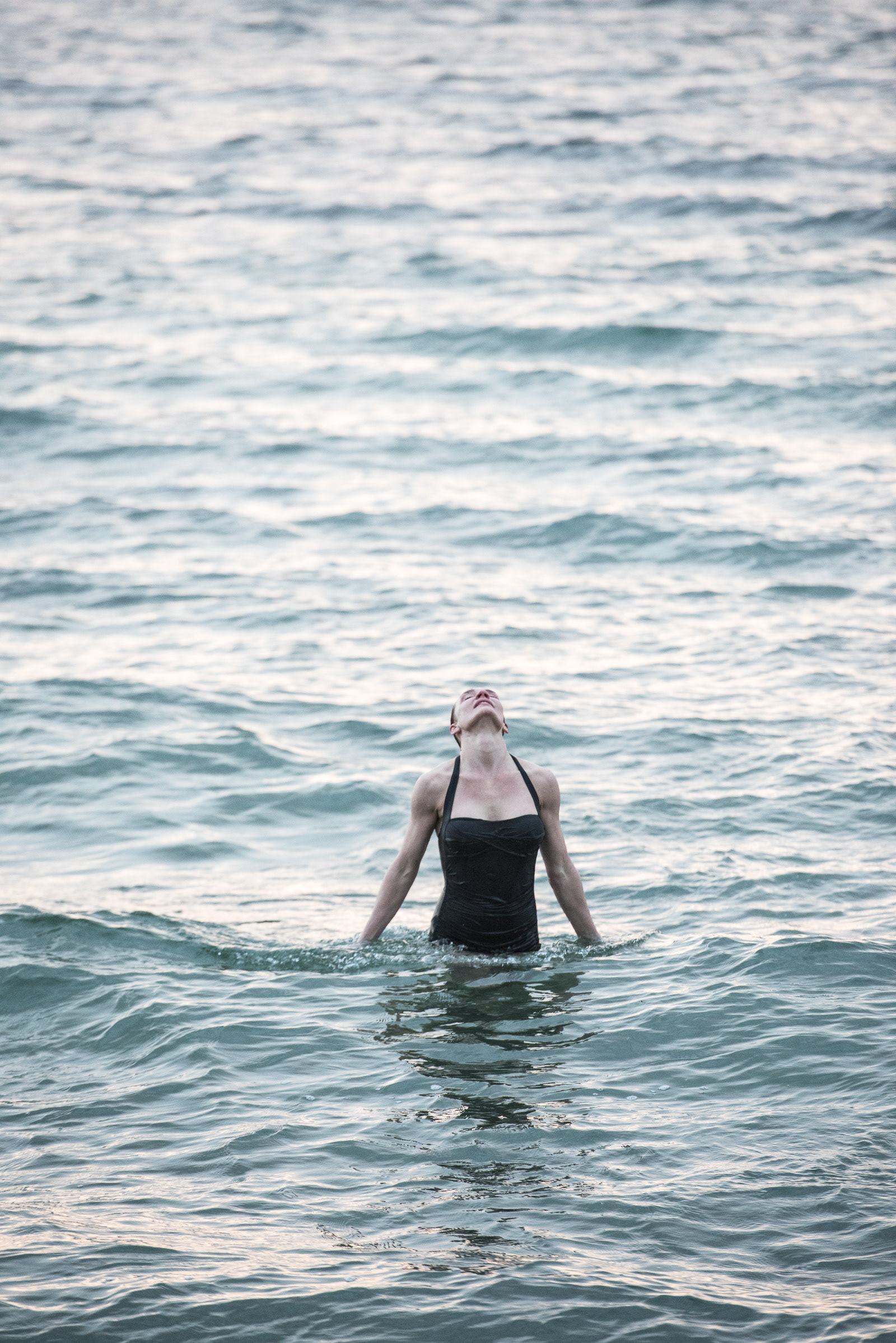 Winter bather - woman swimming - editorial for OAK Magazine - photo Martin Kaufmann
